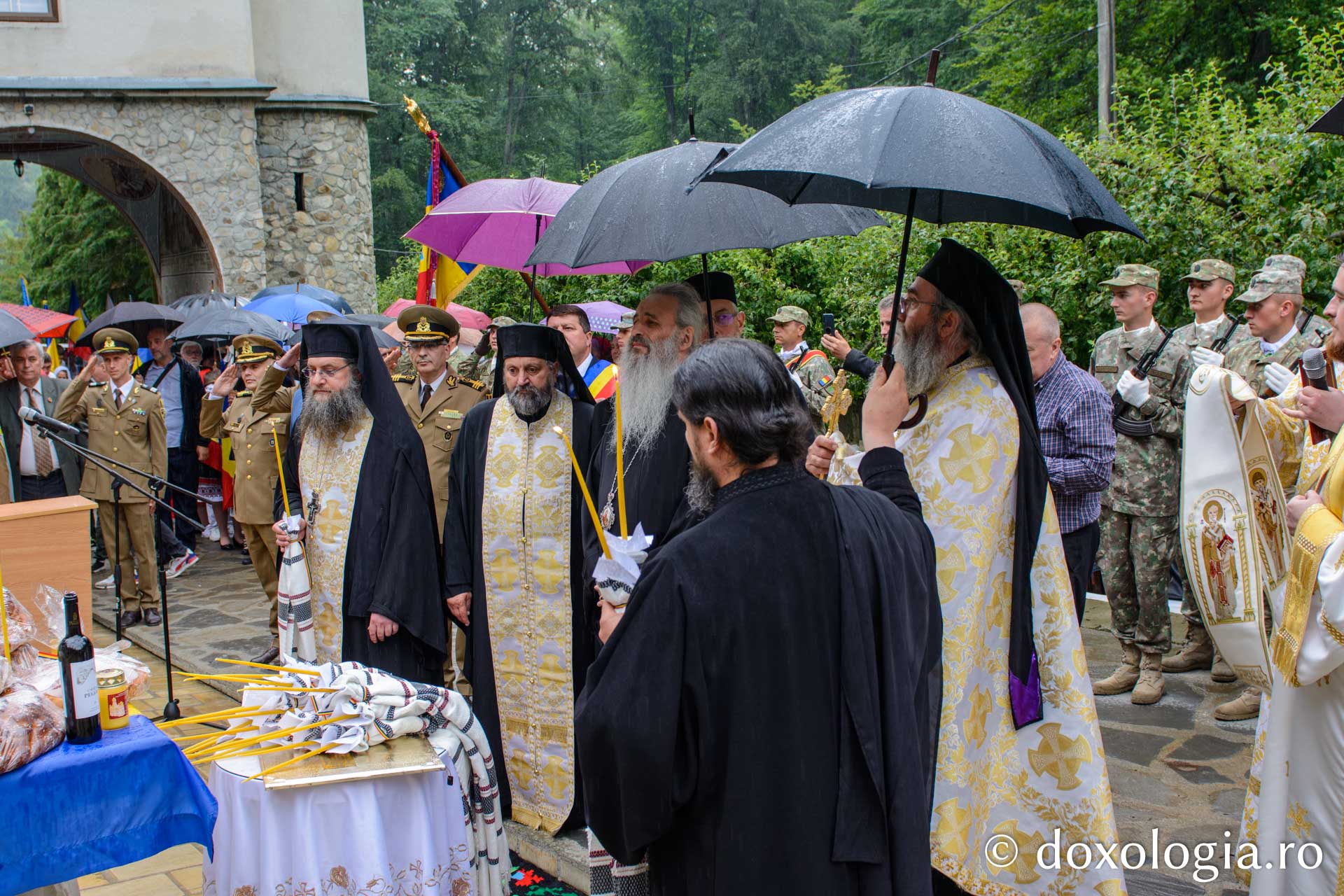 Zi de recunoștință pentru ostașii neamului, la „Mănăstirea Eroilor”: A fost inaugurat un muzeu memorial la Brusturi