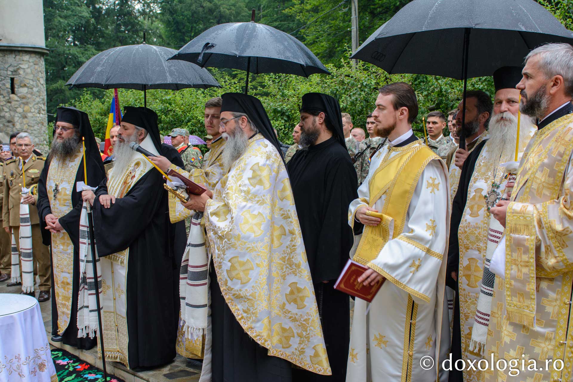 Zi de recunoștință pentru ostașii neamului, la „Mănăstirea Eroilor”: A fost inaugurat un muzeu memorial la Brusturi