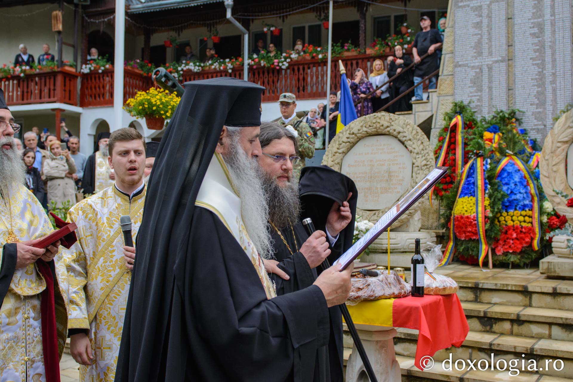 Zi de recunoștință pentru ostașii neamului, la „Mănăstirea Eroilor”: A fost inaugurat un muzeu memorial la Brusturi