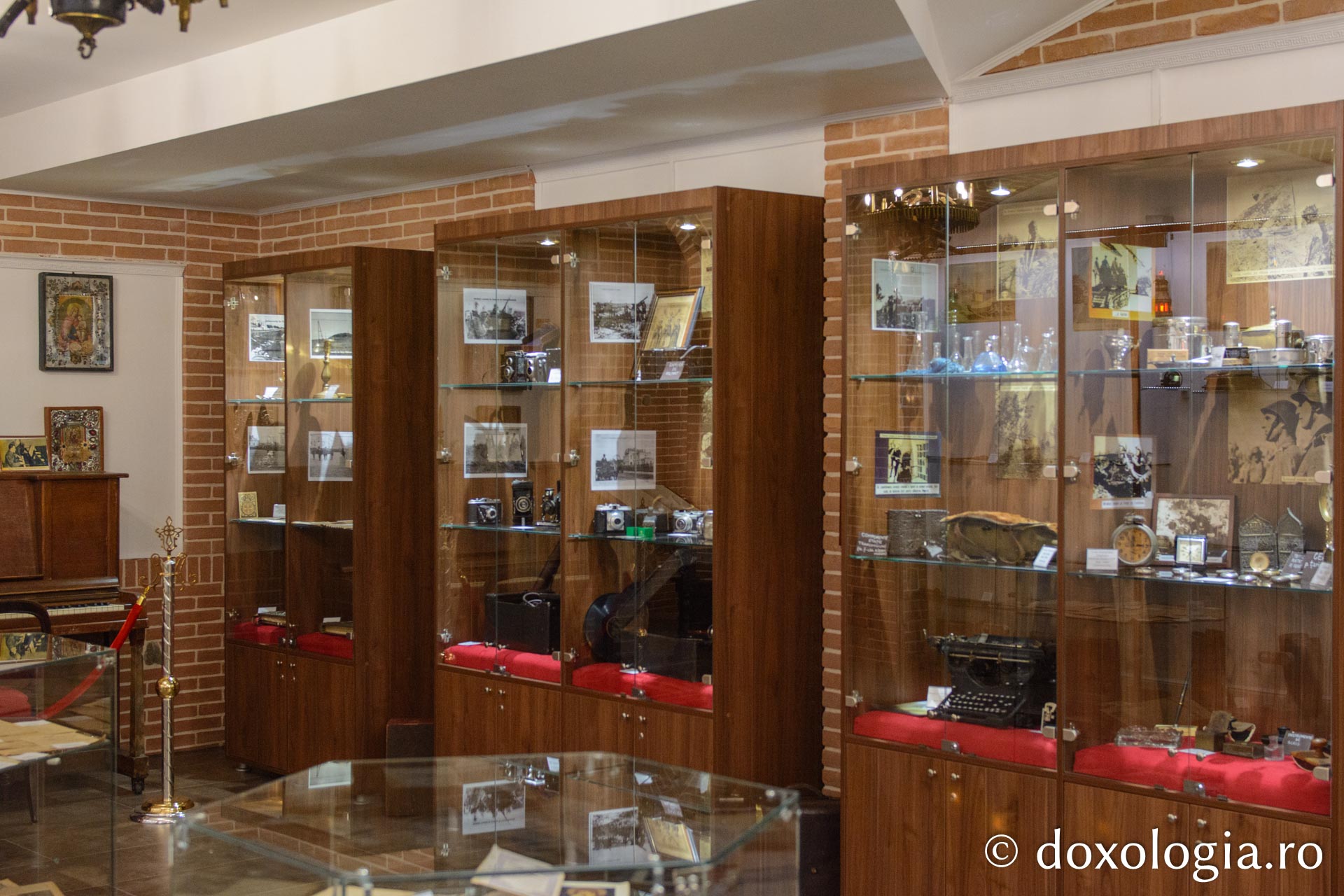 Zi de recunoștință pentru ostașii neamului, la „Mănăstirea Eroilor”: A fost inaugurat un muzeu memorial la Brusturi