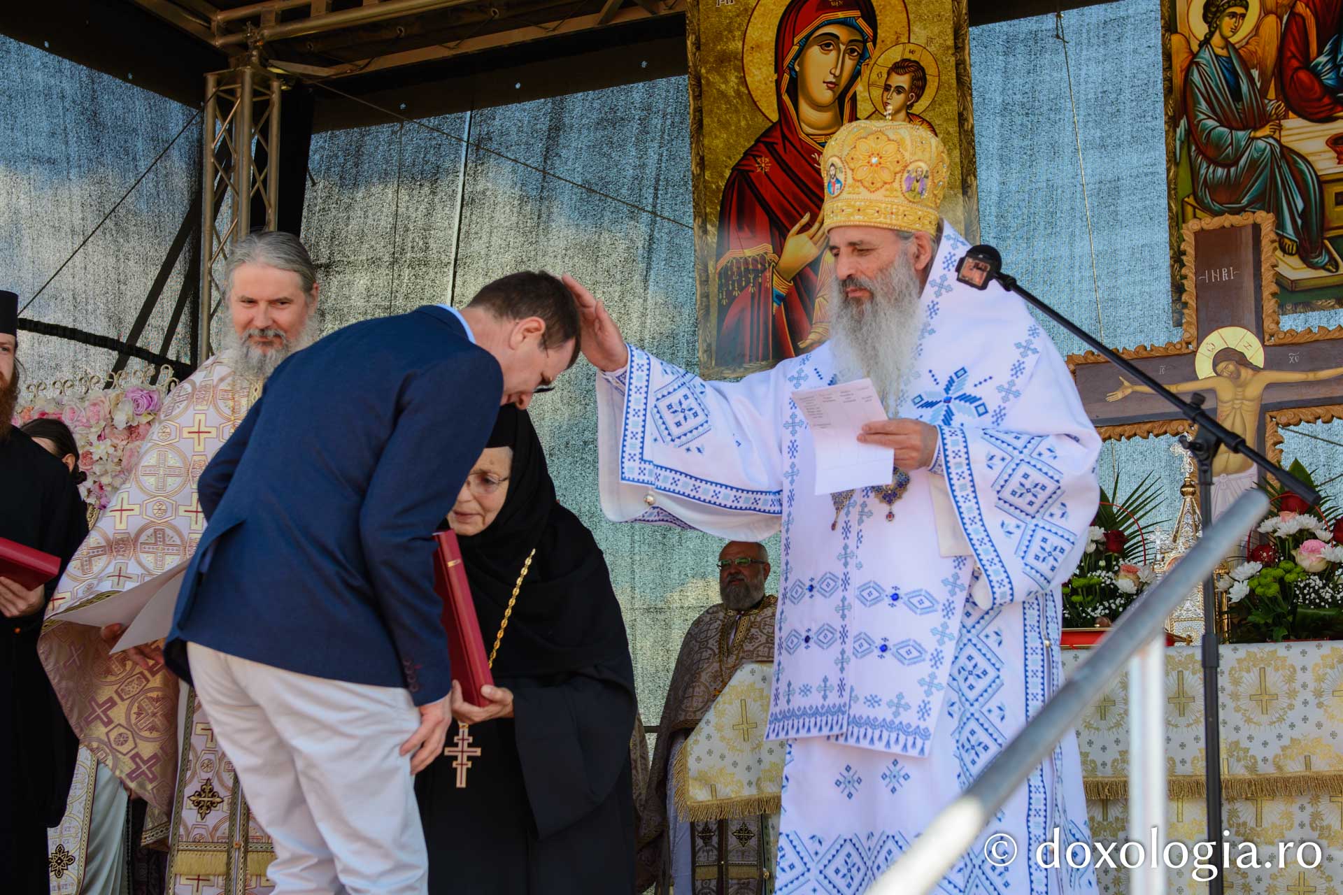 Paraclisul Mănăstirii Blaga, sfințit de IPS Teofan / Foto: Mihail Vrăjitoru sfințirea Paraclisului Mănăstirii Blaga