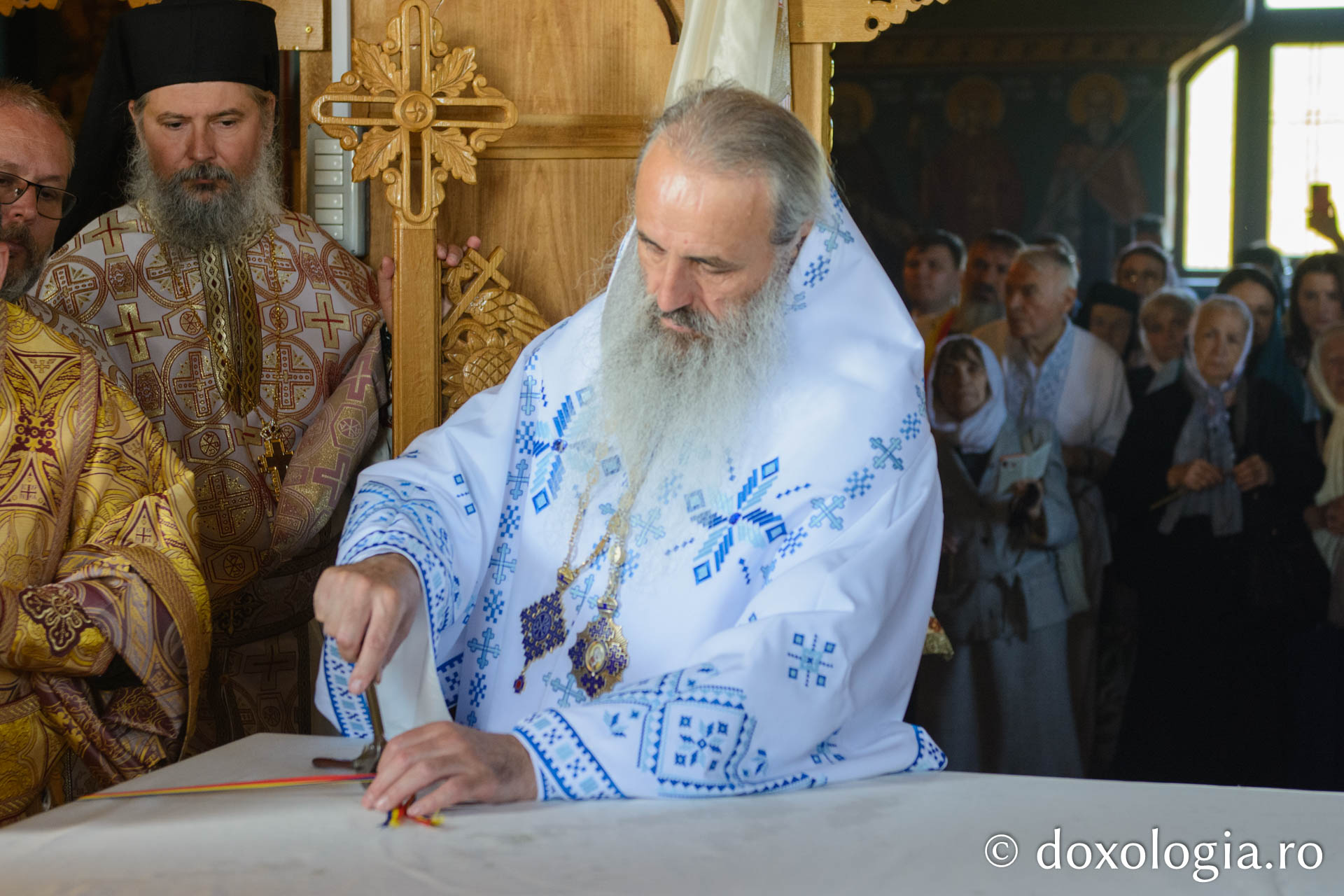 Paraclisul Mănăstirii Blaga, sfințit de IPS Teofan / Foto: Mihail Vrăjitoru sfințirea Paraclisului Mănăstirii Blaga