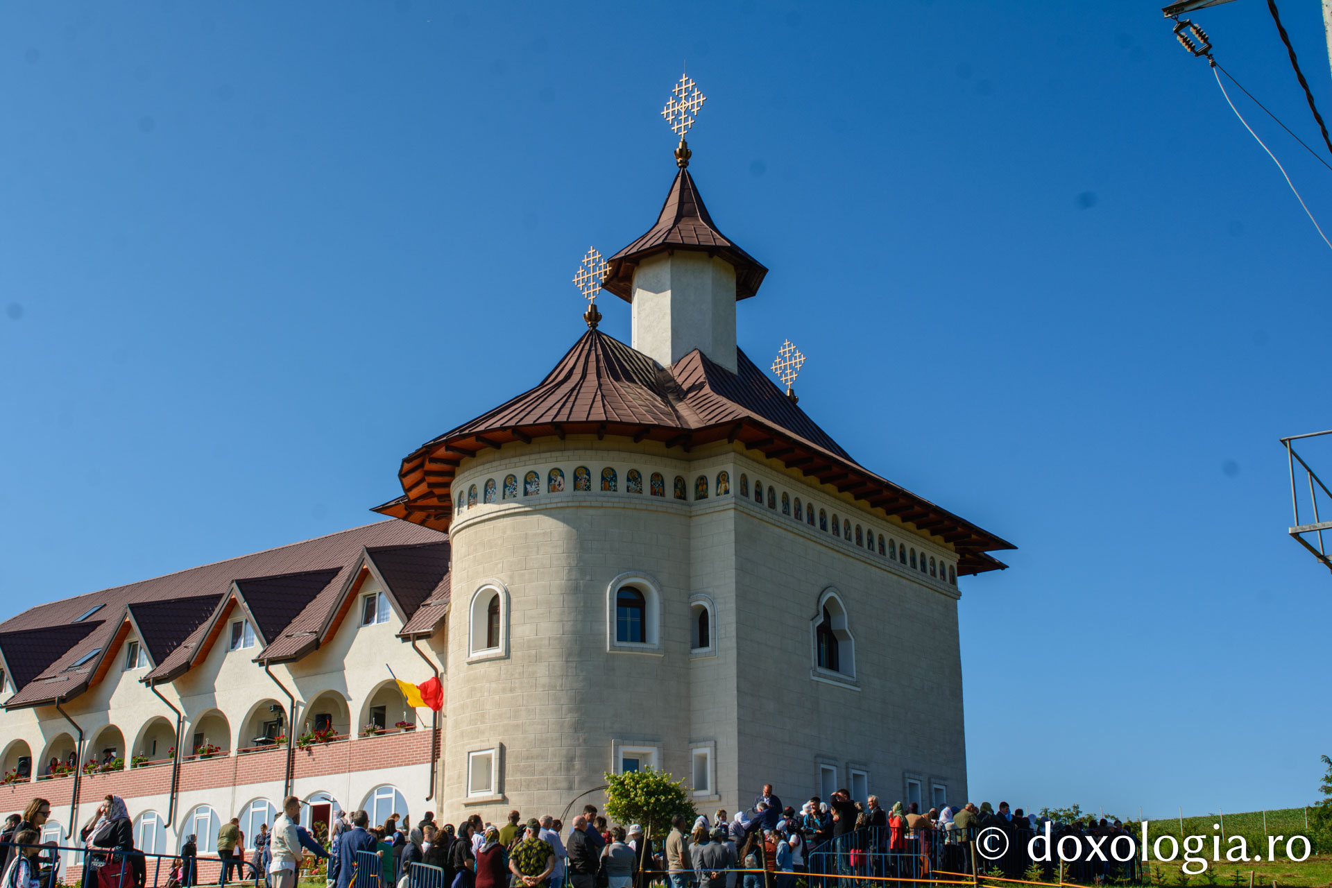 Paraclisul Mănăstirii Blaga, sfințit de IPS Teofan / Foto: Mihail Vrăjitoru sfințirea Paraclisului Mănăstirii Blaga