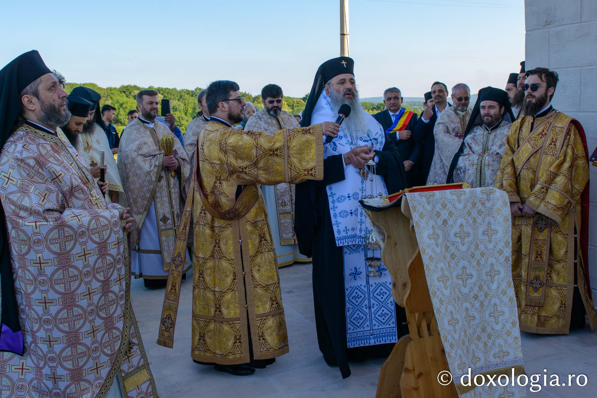 Paraclisul Mănăstirii Blaga, sfințit de IPS Teofan / Foto: Mihail Vrăjitoru sfințirea Paraclisului Mănăstirii Blaga