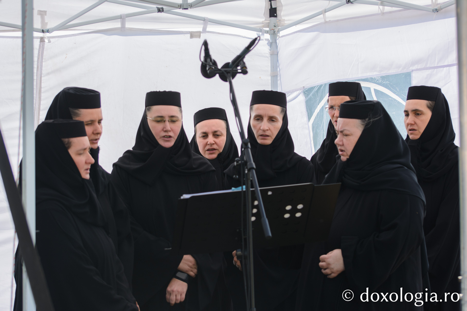 Paraclisul Mănăstirii Blaga, sfințit de IPS Teofan / Foto: Mihail Vrăjitoru sfințirea Paraclisului Mănăstirii Blaga