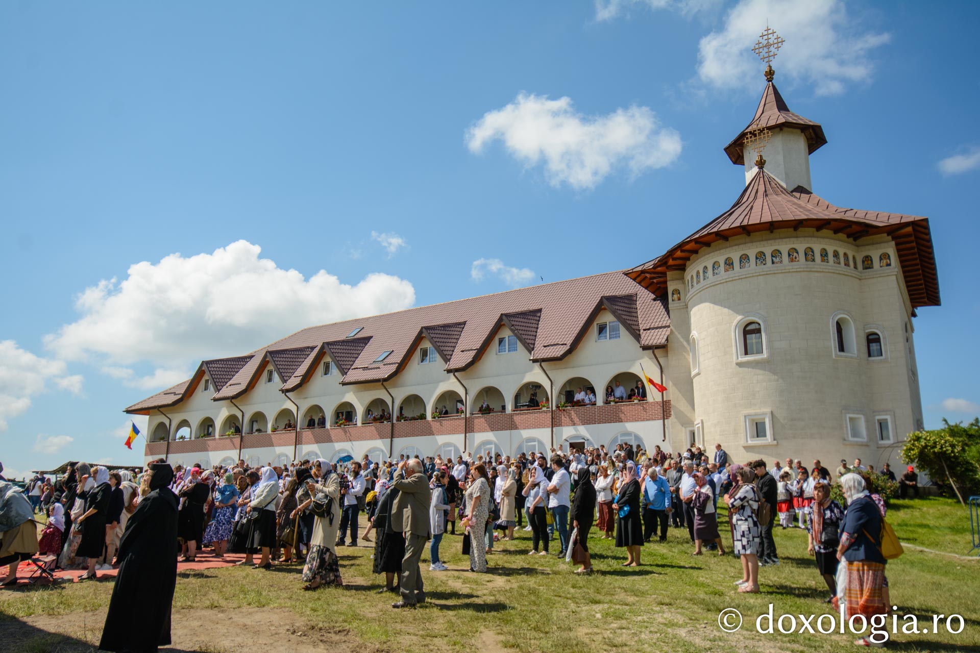 Paraclisul Mănăstirii Blaga, sfințit de IPS Teofan / Foto: Mihail Vrăjitoru sfințirea Paraclisului Mănăstirii Blaga