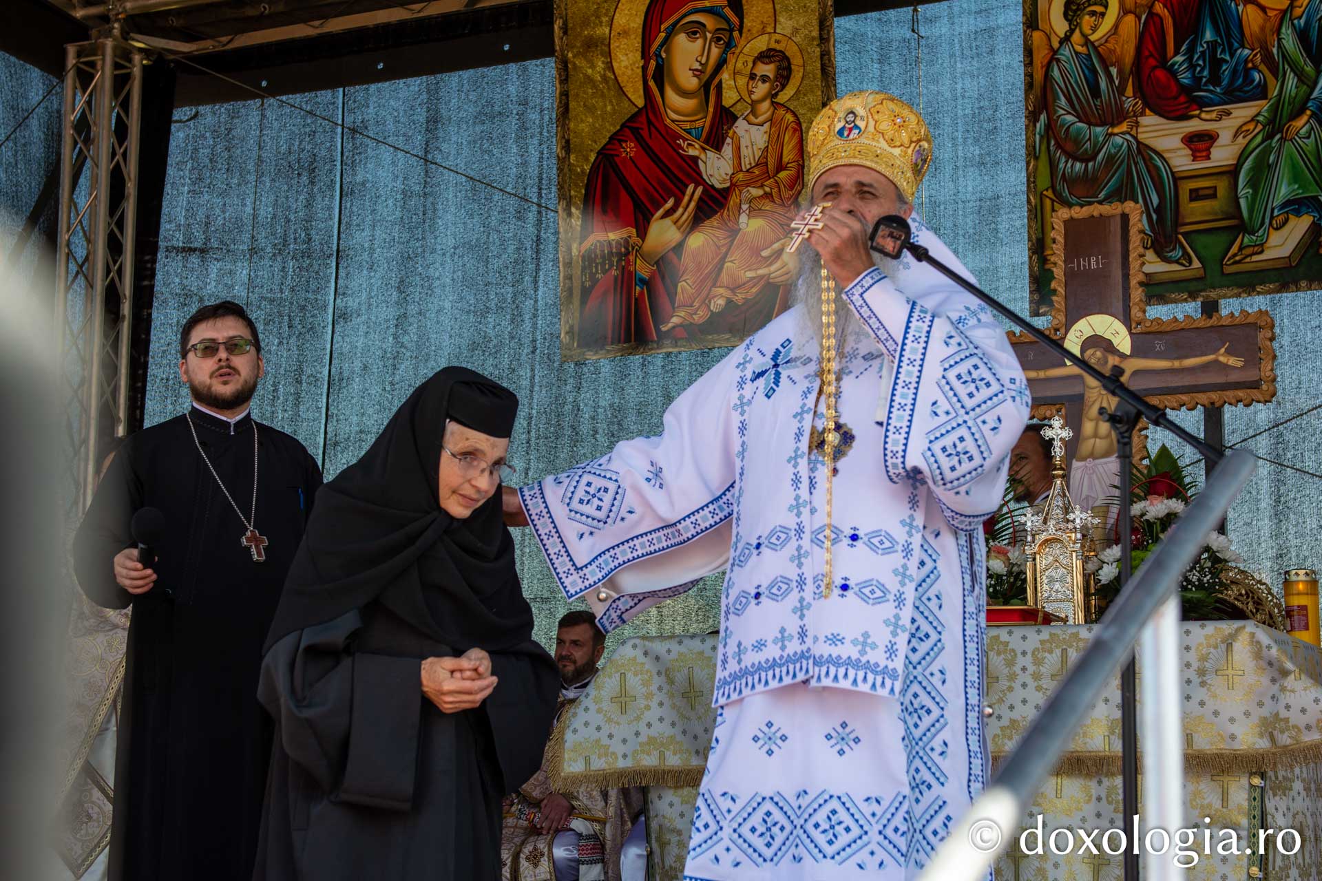 Paraclisul Mănăstirii Blaga, sfințit de IPS Teofan / Foto: Mihail Vrăjitoru sfințirea Paraclisului Mănăstirii Blaga