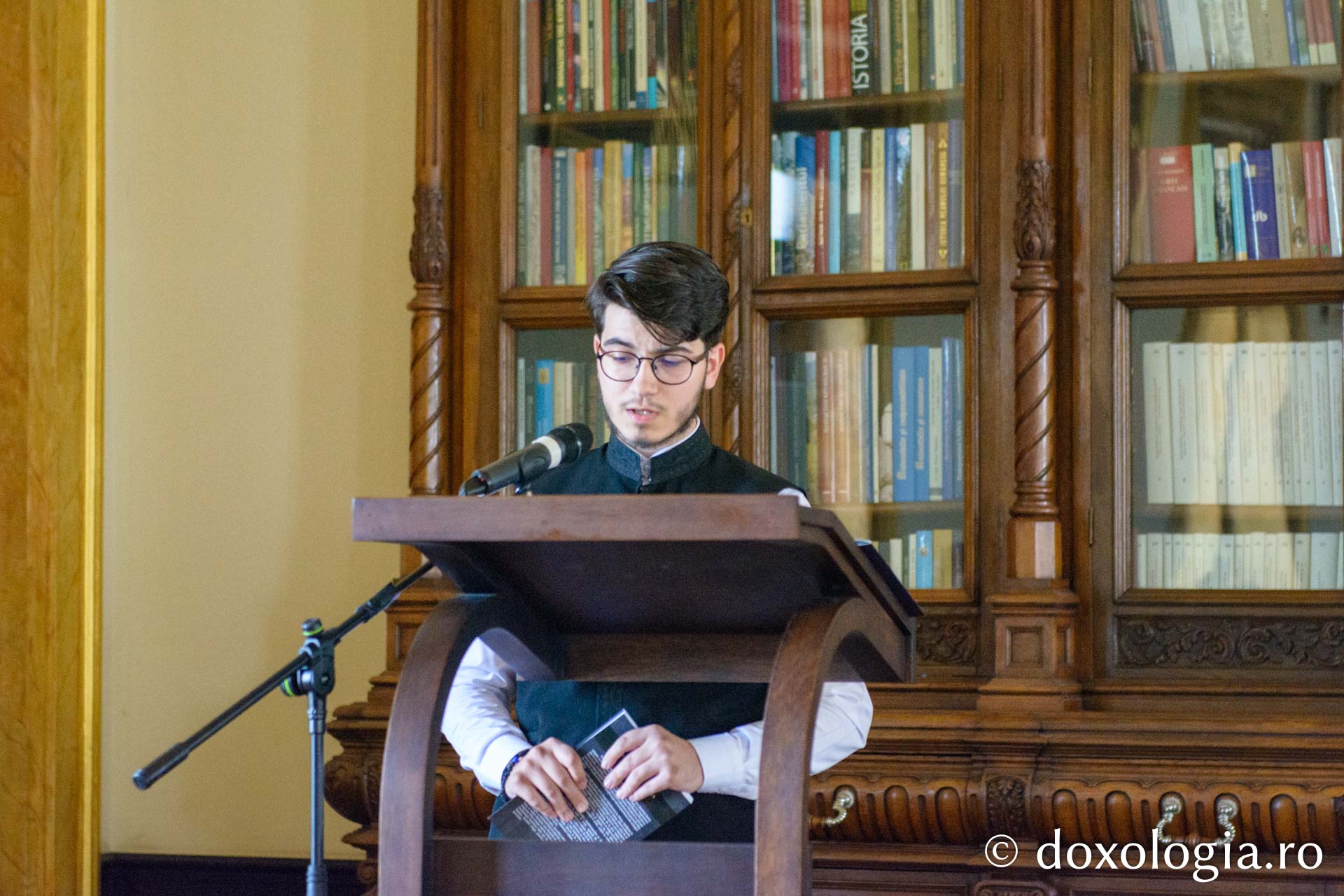 Premii pentru olimpicii la disciplinele de specialitate din cadrul Seminariilor Teologice și vocaționale