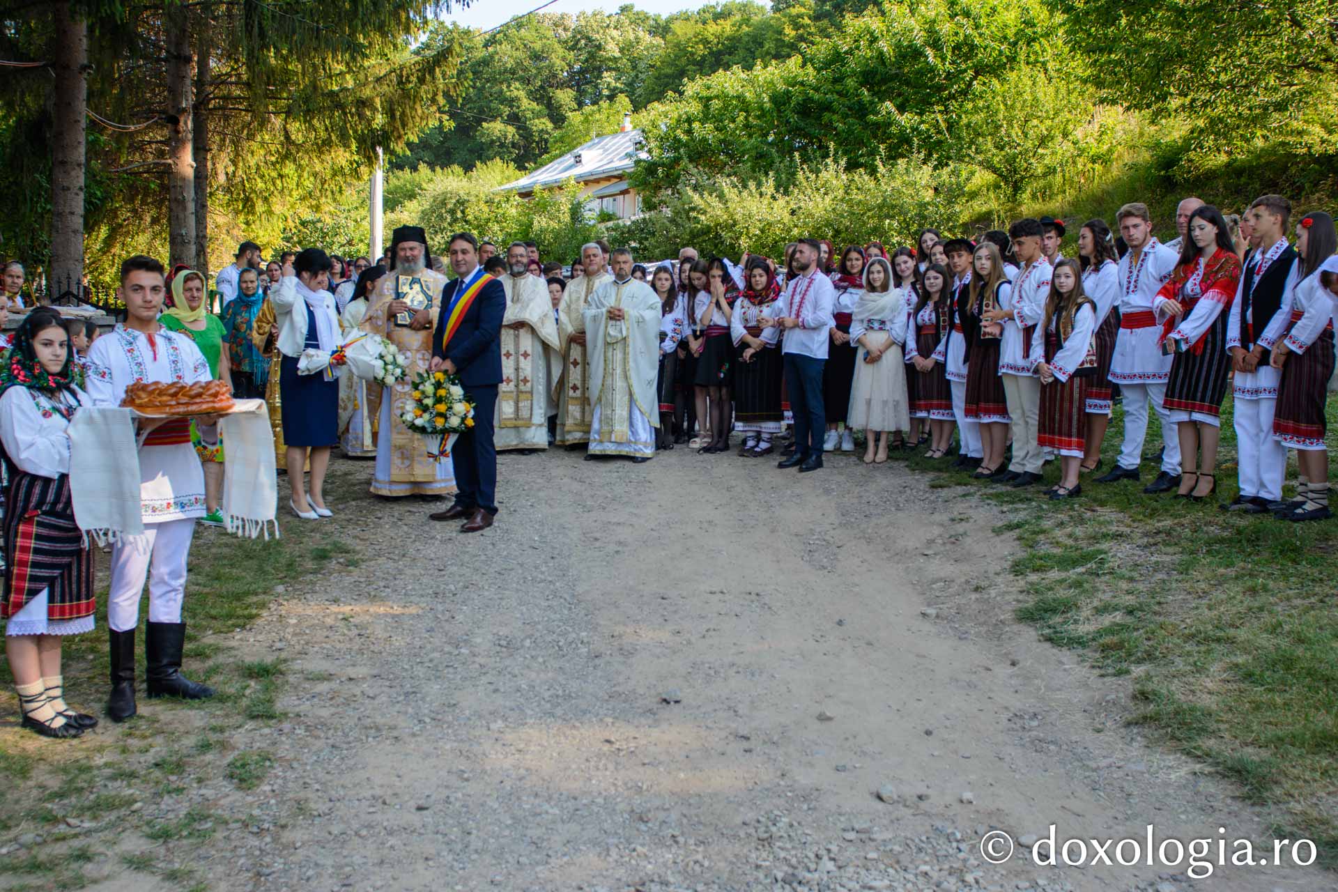 Binecuvântare arhierească la hramul Mănăstirii Lacuri - Hârlău