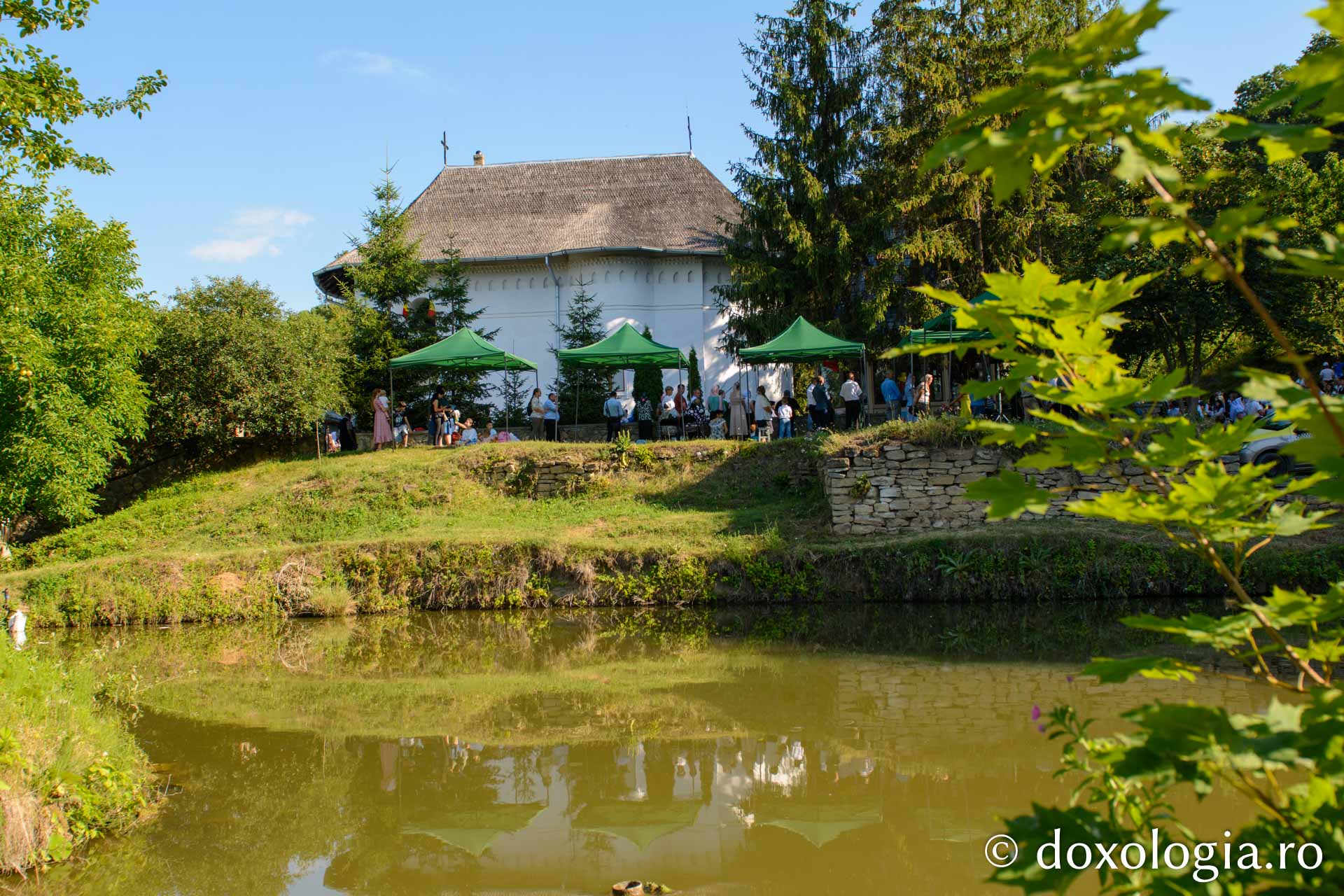 Binecuvântare arhierească la hramul Mănăstirii Lacuri - Hârlău
