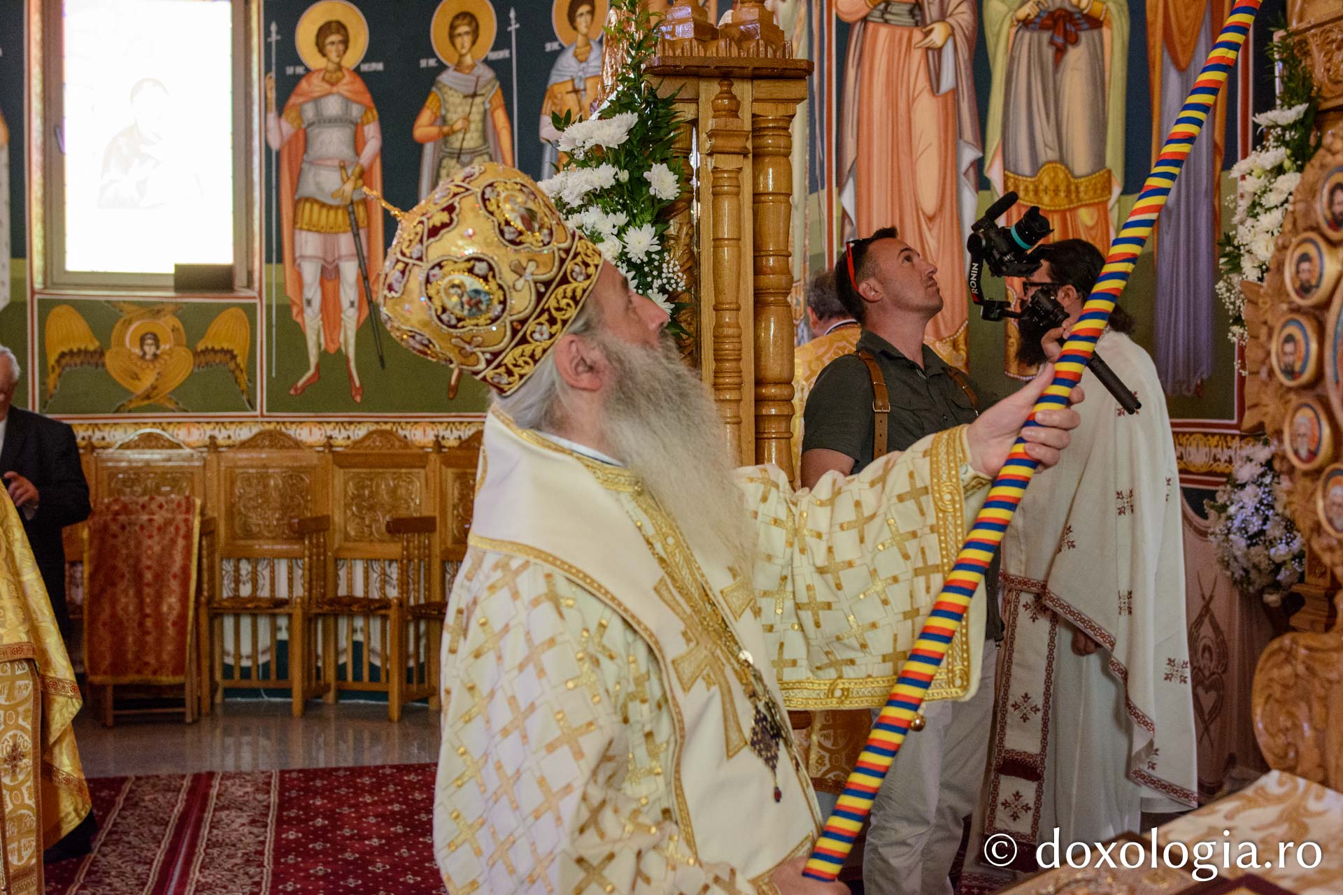 Pictura bisericii „Sfinții Apostoli Petru și Pavel” din cartierul botoșanean ANL Cișmea a fost sfințită