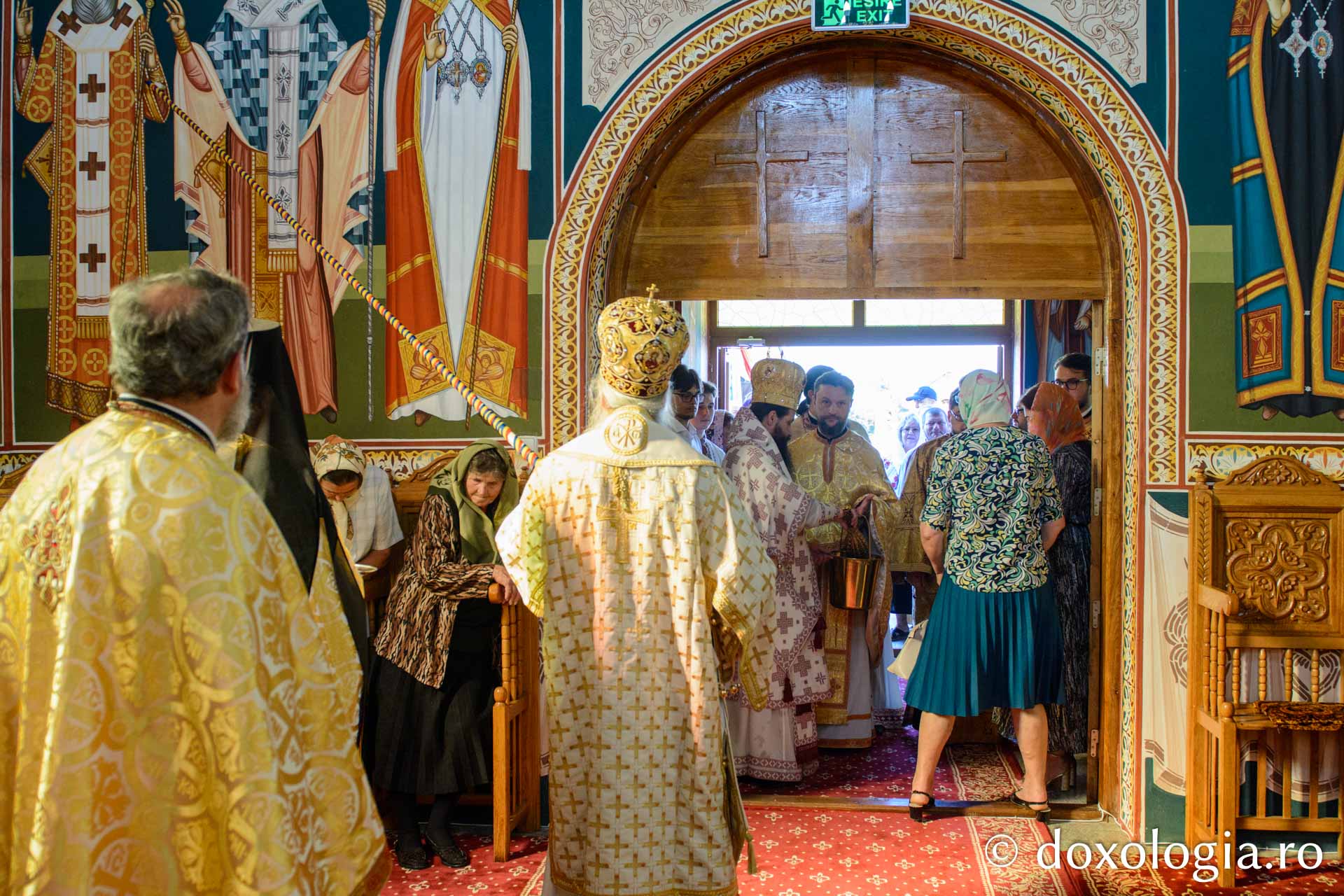 Pictura bisericii „Sfinții Apostoli Petru și Pavel” din cartierul botoșanean ANL Cișmea a fost sfințită