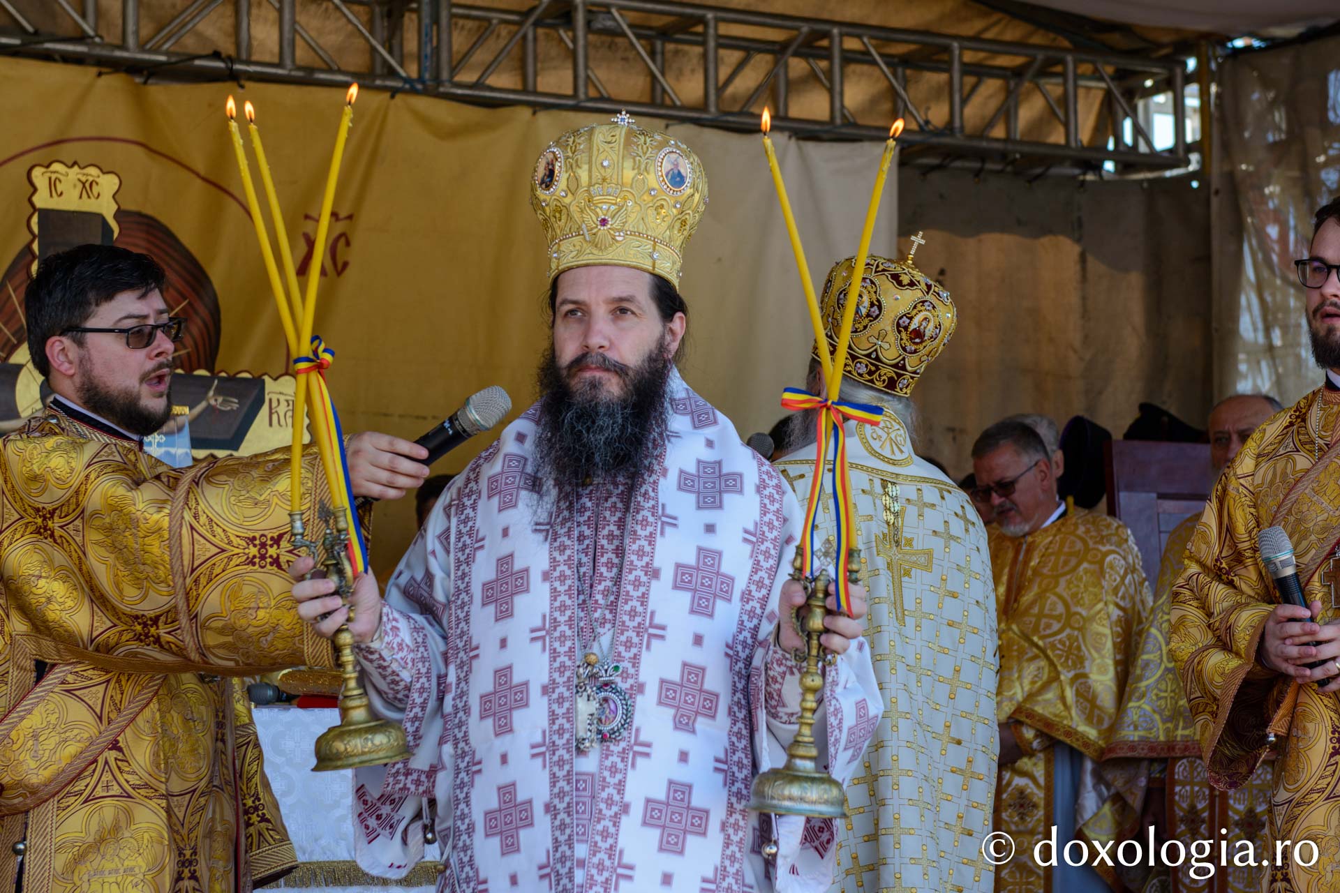 Pictura bisericii „Sfinții Apostoli Petru și Pavel” din cartierul botoșanean ANL Cișmea a fost sfințită