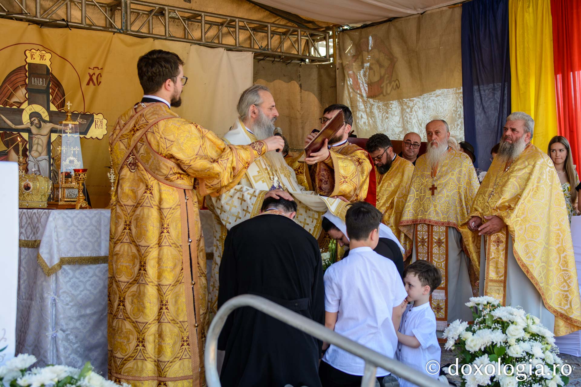 Pictura bisericii „Sfinții Apostoli Petru și Pavel” din cartierul botoșanean ANL Cișmea a fost sfințită