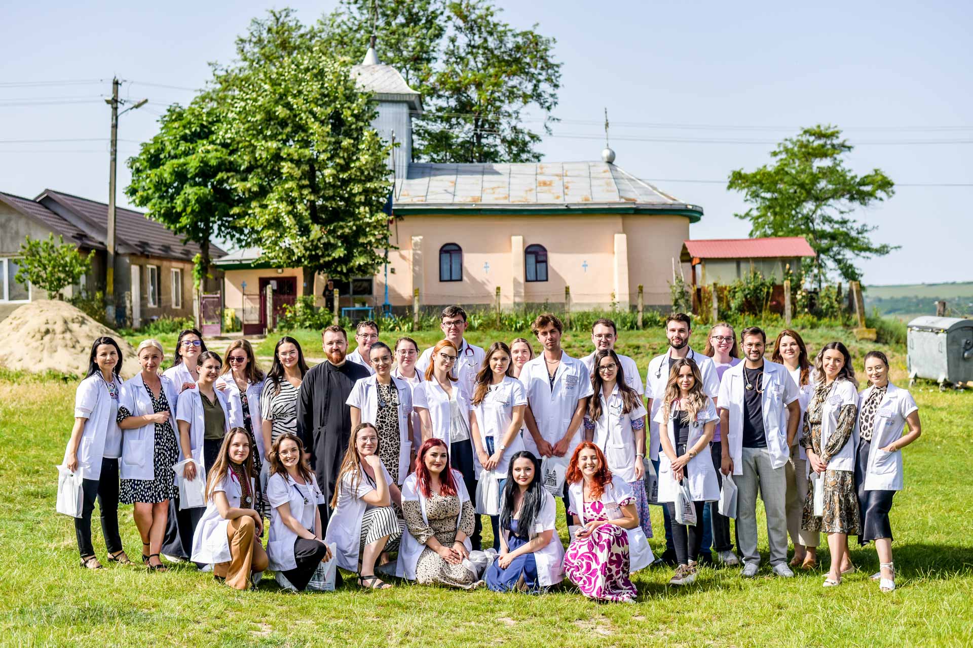 Analize și consultații medicale gratuite pentru 80 de persoane în Parohia Rediu – Răuseni