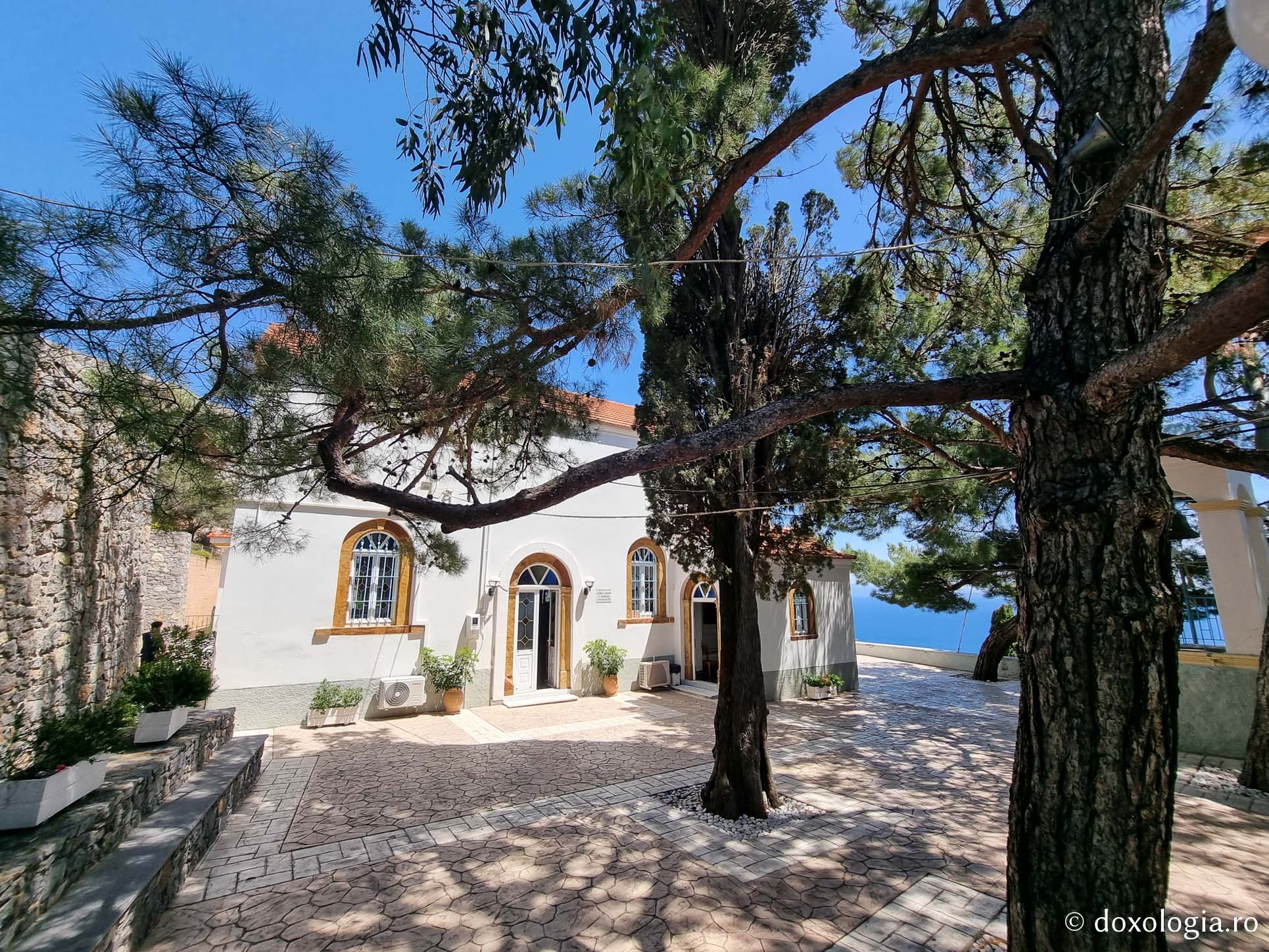 Pași de pelerin la Biserica „Sfântul Macarie Notara” din Vrontados – Insula Chios, Grecia