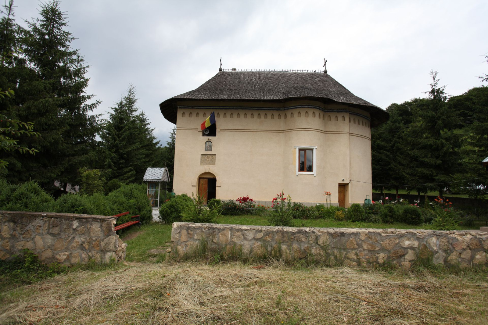 Biserica Mănăstirea Lacuri din Protopopiatul Hârlău