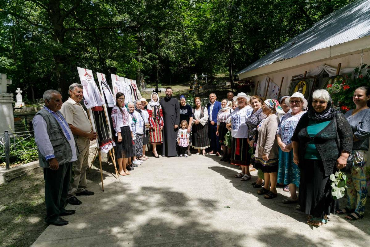 Expoziție icoane și costume populare Șcheia