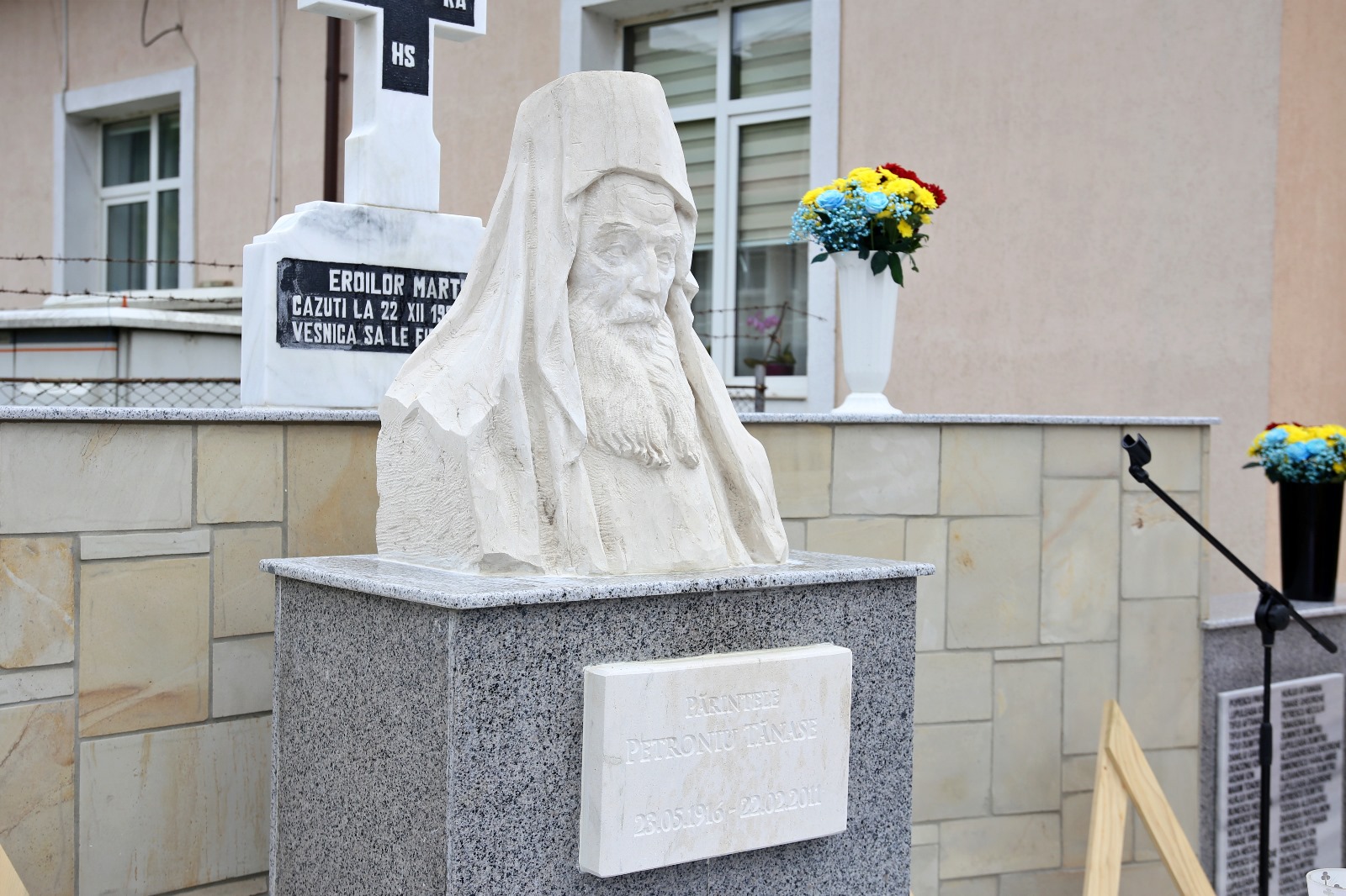 Trei personalități nemțene au fost evocate la Farcașa: IPS Teofan, prezent la dezvelirea busturilor părintelui Petroniu Tănase, scriitorului Ion Creangă și generalului Gheorghe Manoliu