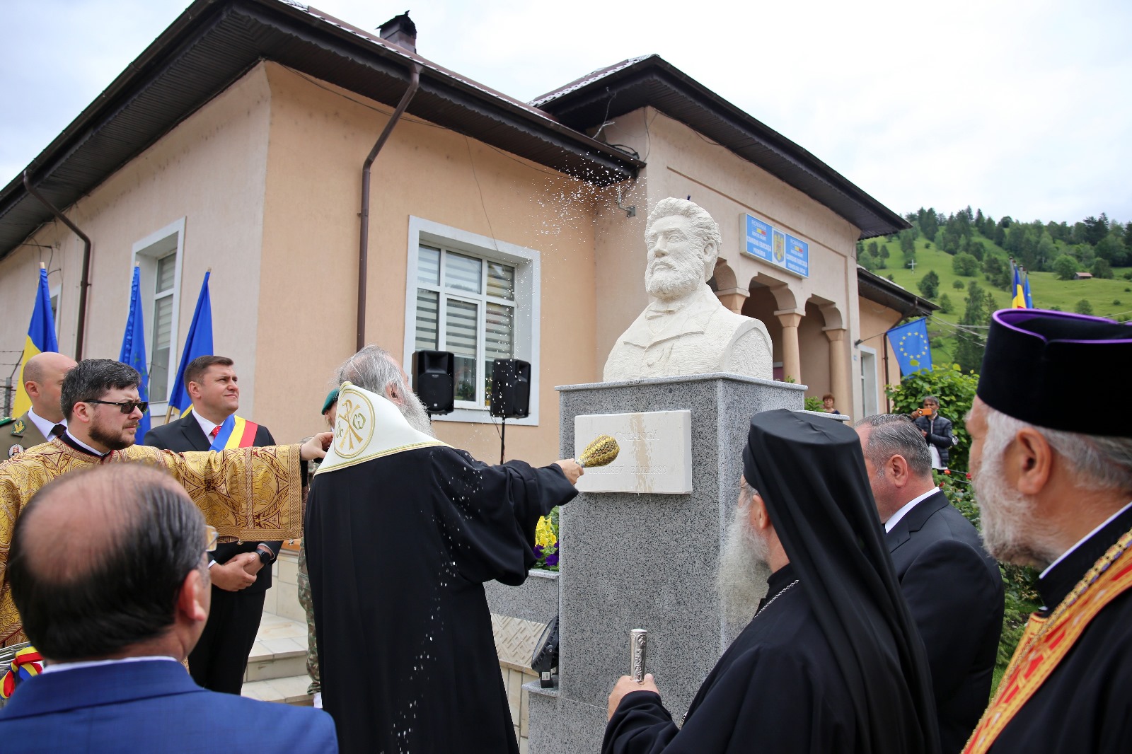 Trei personalități nemțene au fost evocate la Farcașa: IPS Teofan, prezent la dezvelirea busturilor părintelui Petroniu Tănase, scriitorului Ion Creangă și generalului Gheorghe Manoliu