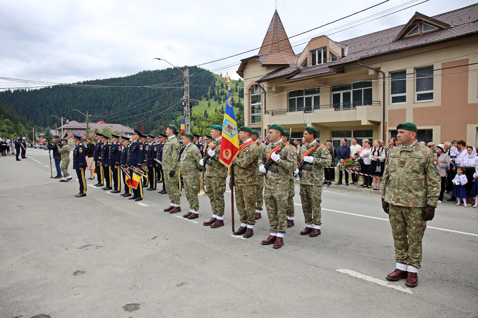 Trei personalități nemțene au fost evocate la Farcașa: IPS Teofan, prezent la dezvelirea busturilor părintelui Petroniu Tănase, scriitorului Ion Creangă și generalului Gheorghe Manoliu