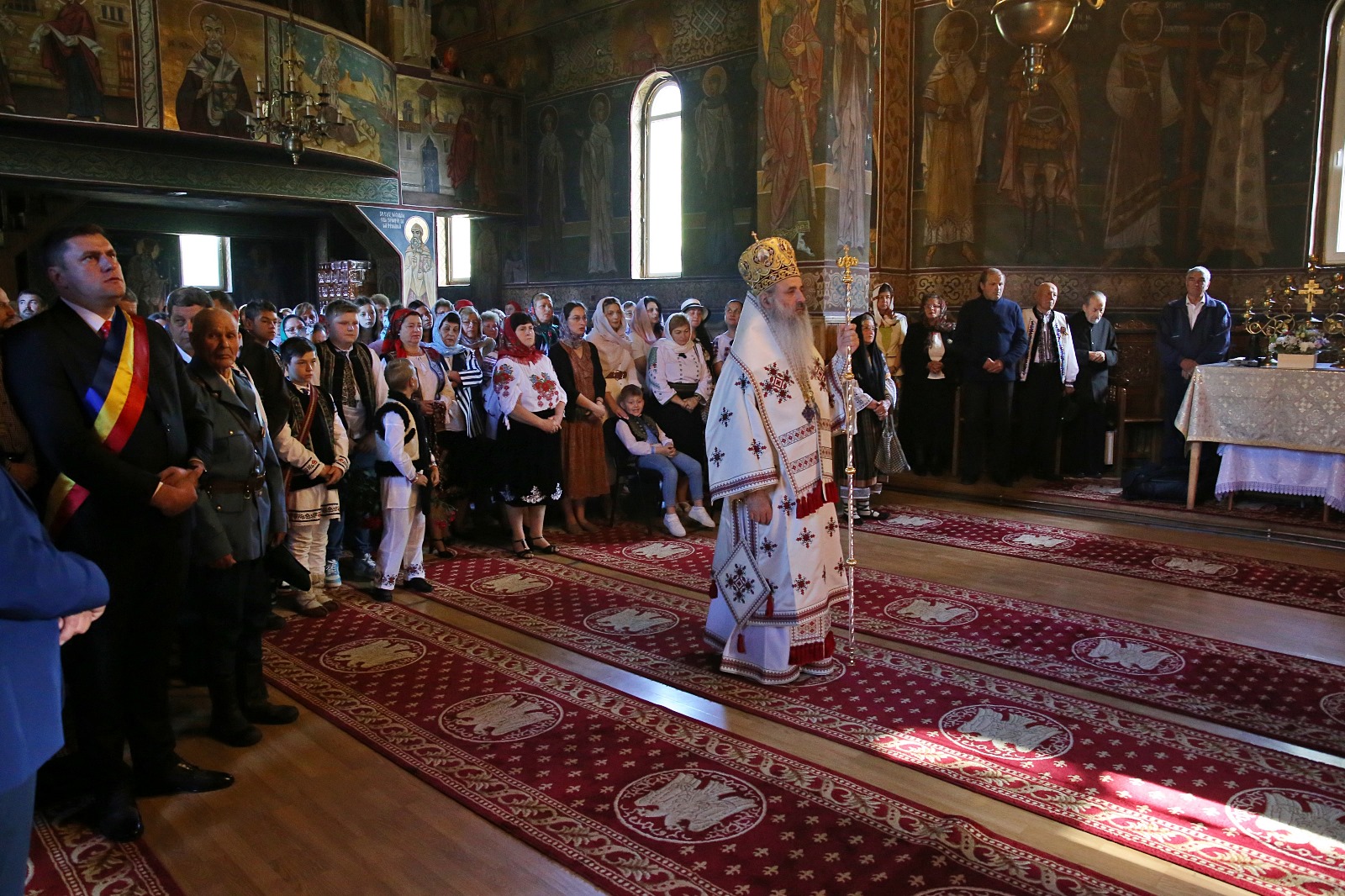 Trei personalități nemțene au fost evocate la Farcașa: IPS Teofan, prezent la dezvelirea busturilor părintelui Petroniu Tănase, scriitorului Ion Creangă și generalului Gheorghe Manoliu