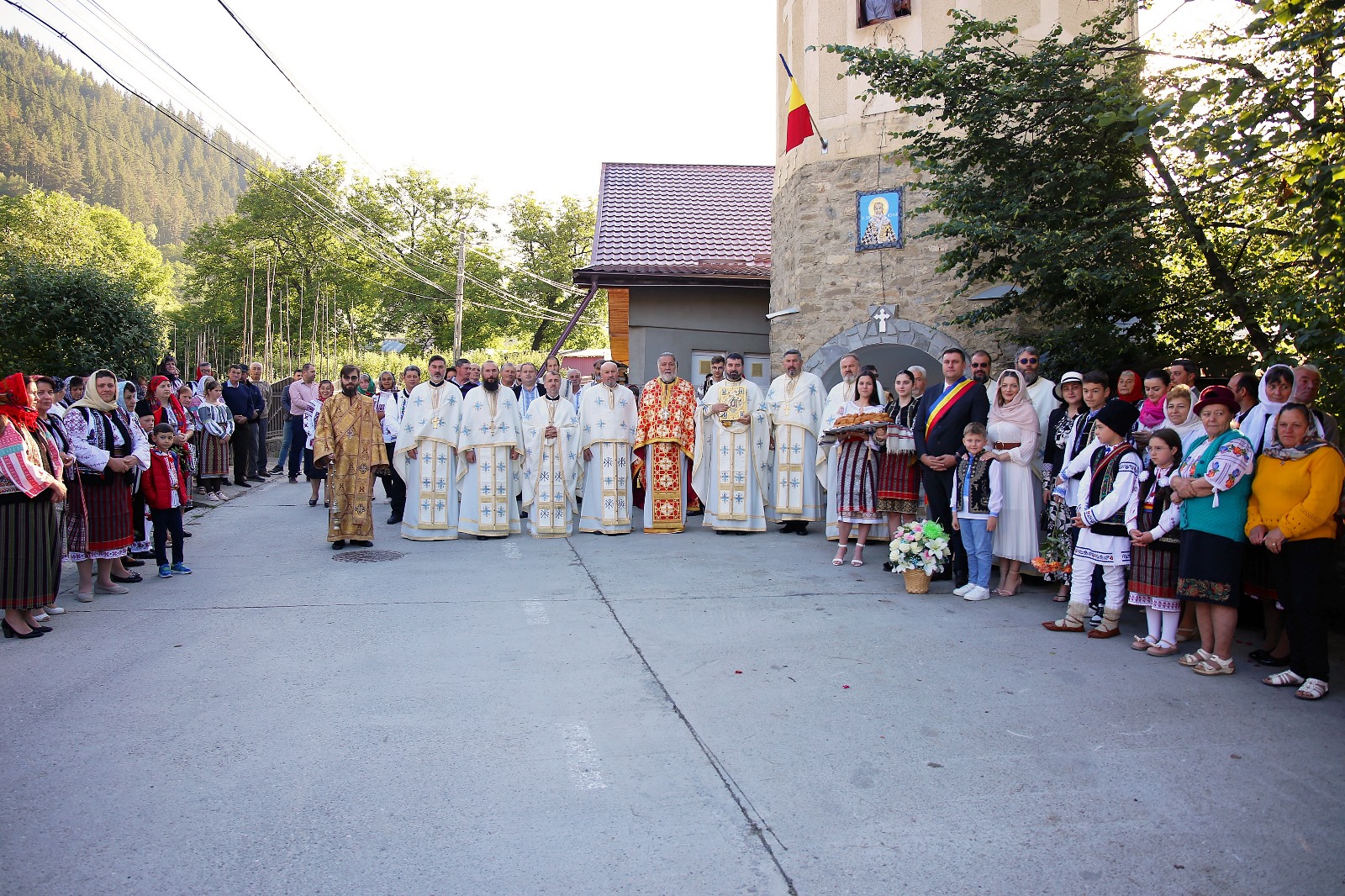 Trei personalități nemțene au fost evocate la Farcașa: IPS Teofan, prezent la dezvelirea busturilor părintelui Petroniu Tănase, scriitorului Ion Creangă și generalului Gheorghe Manoliu