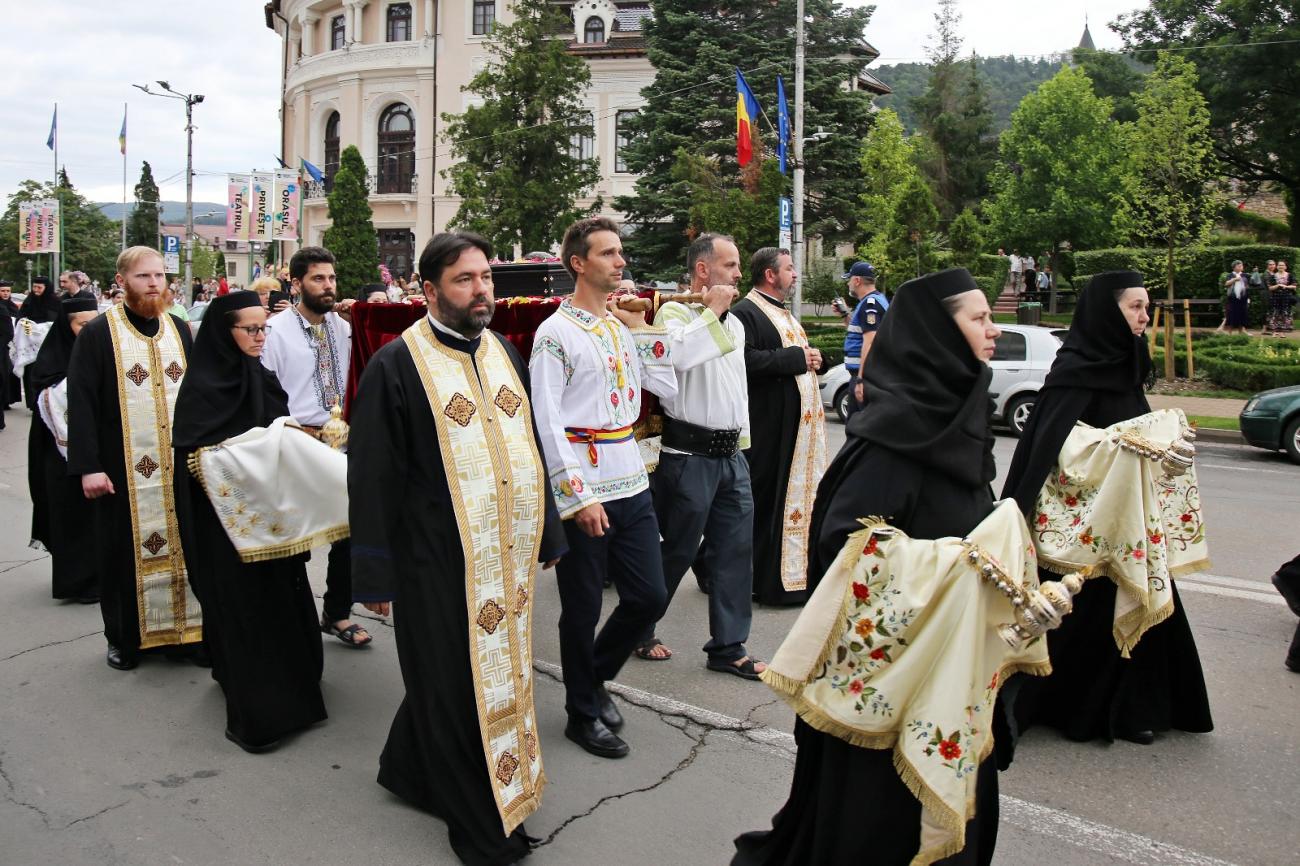 (Video) Procesiune în Piatra Neamț, de sărbătoarea Nașterii Sfântului Ioan Botezătorul