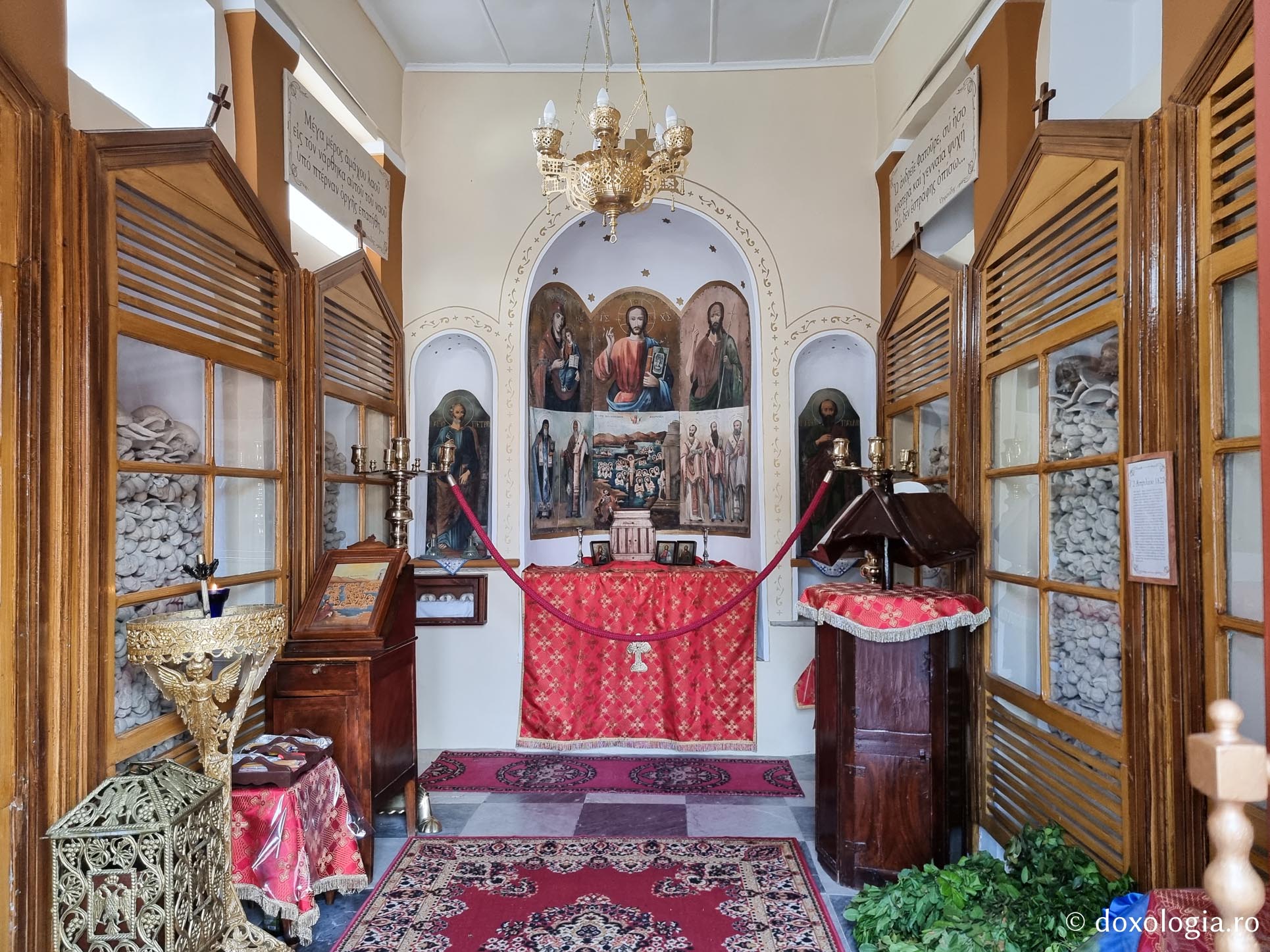 Osuarul de la Mănăstirea „Sfântul Mare Mucenic Mina” din Chios