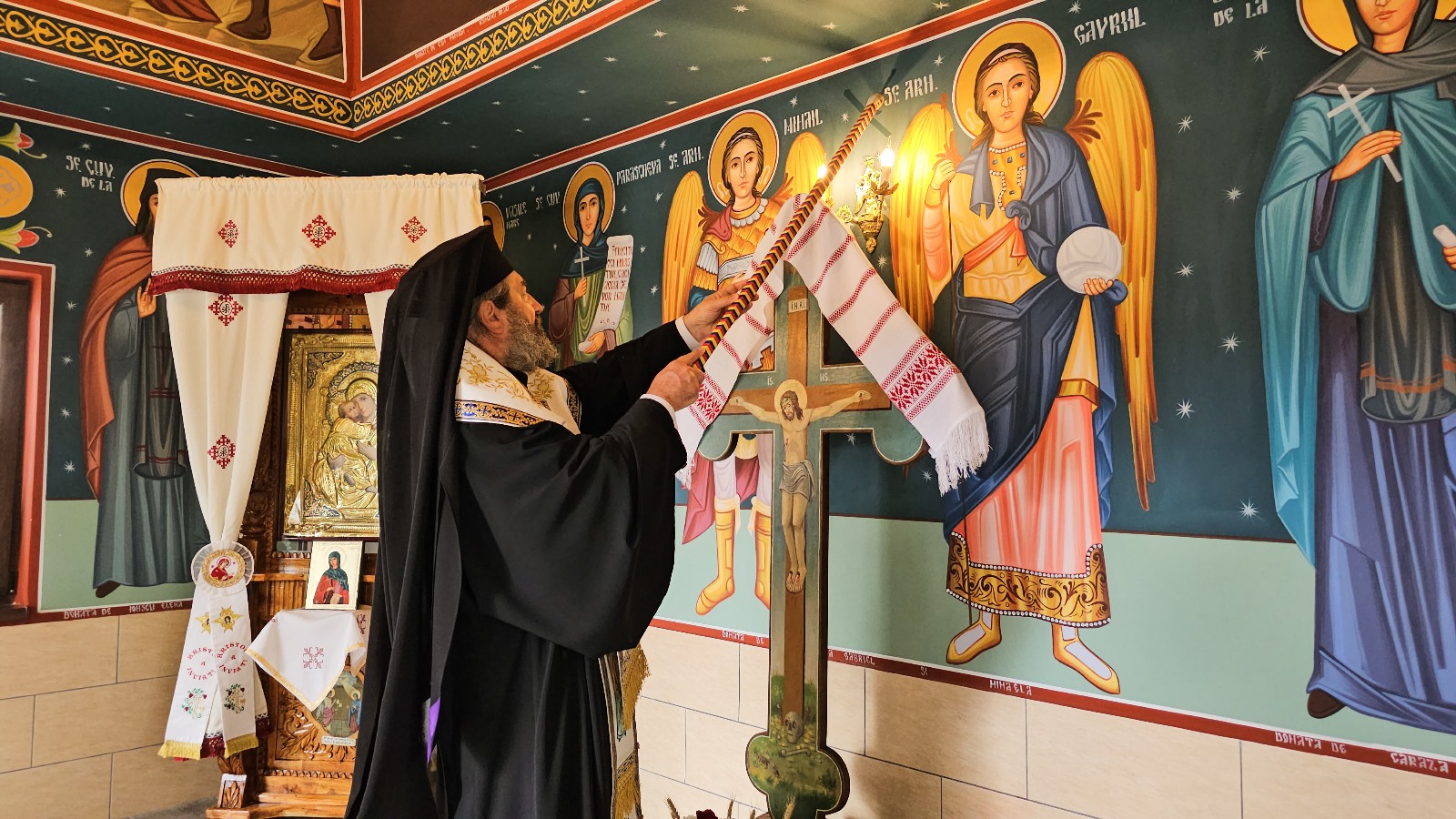 Binecuvântare arhierească și sfințire în Parohia Borşeni