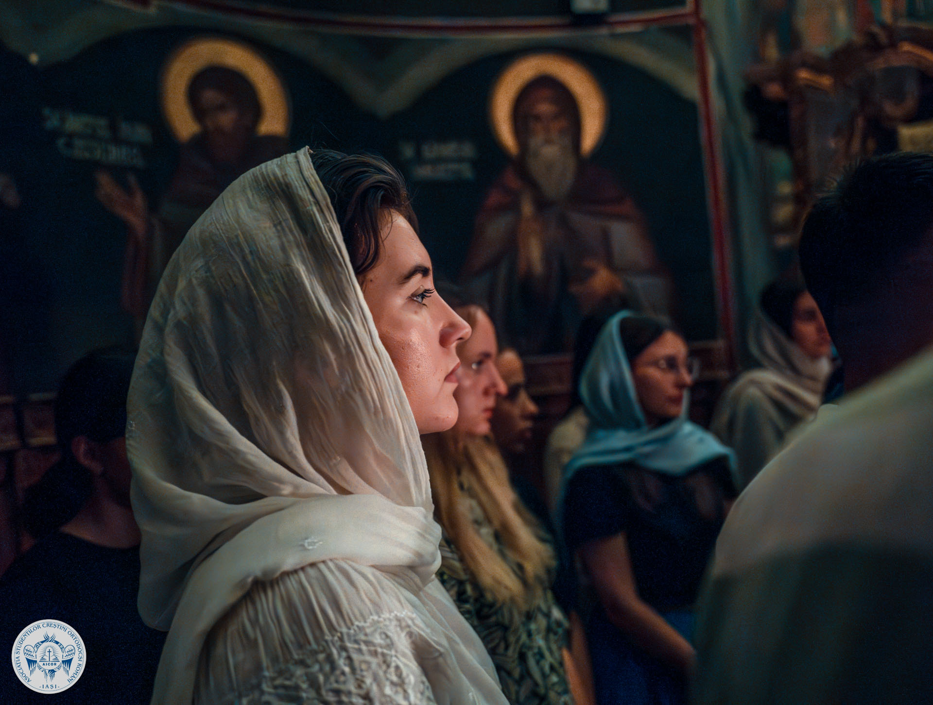 Ultima priveghere ASCOR din acest an universitar: Tinerii au adus mulțumire Sfântului Ierarh Grigorie Dascălul