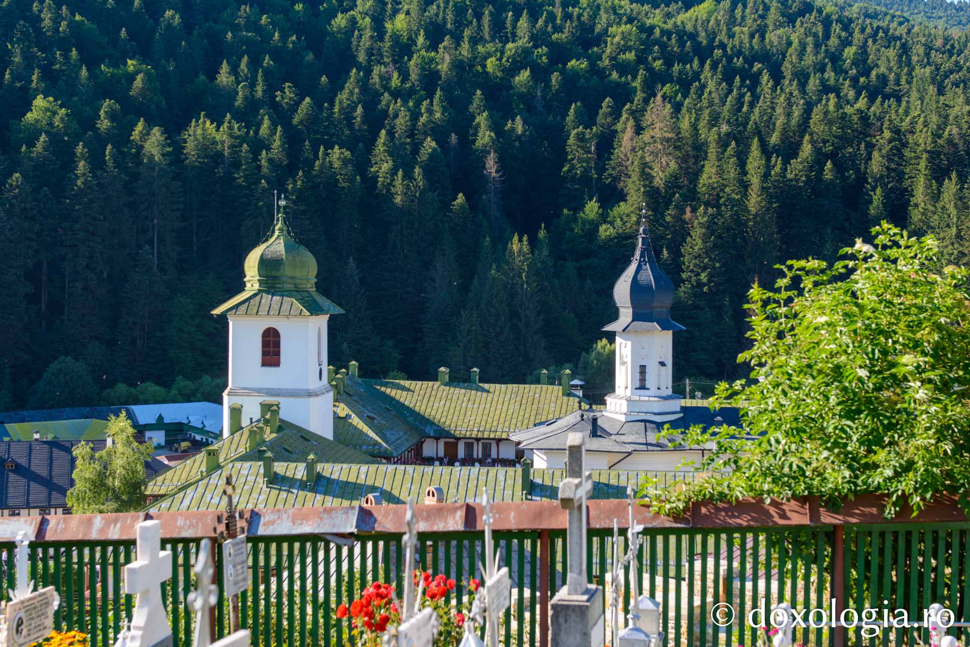 Duhovnicul Nicodim Măndiță a fost pomenit la Mănăstirea Agapia la 49 de ani de la trecerea la cele veșnice