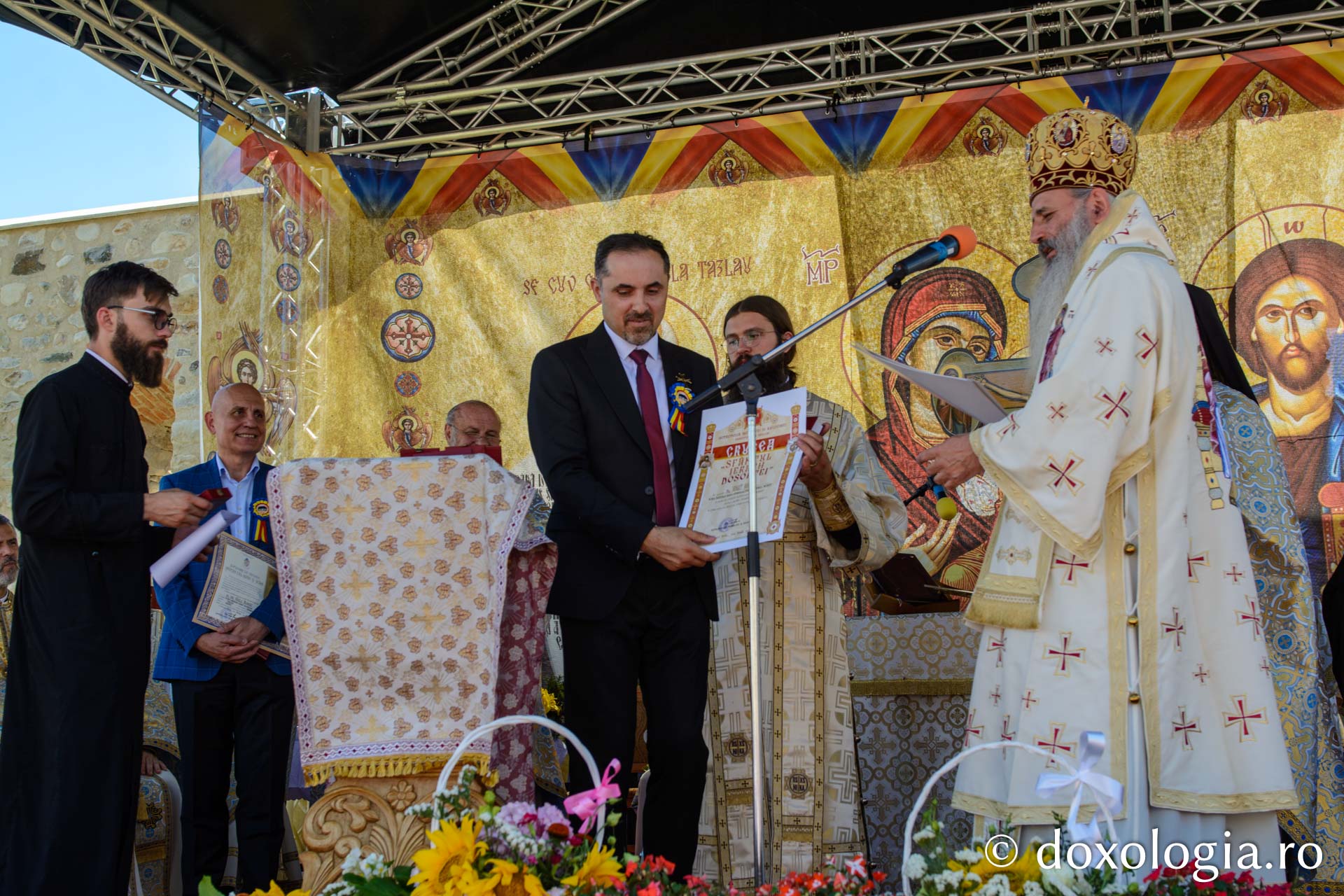 Locul de nevoință al Sfântului Chiriac de la Tazlău, resfințit de doi ierarhi