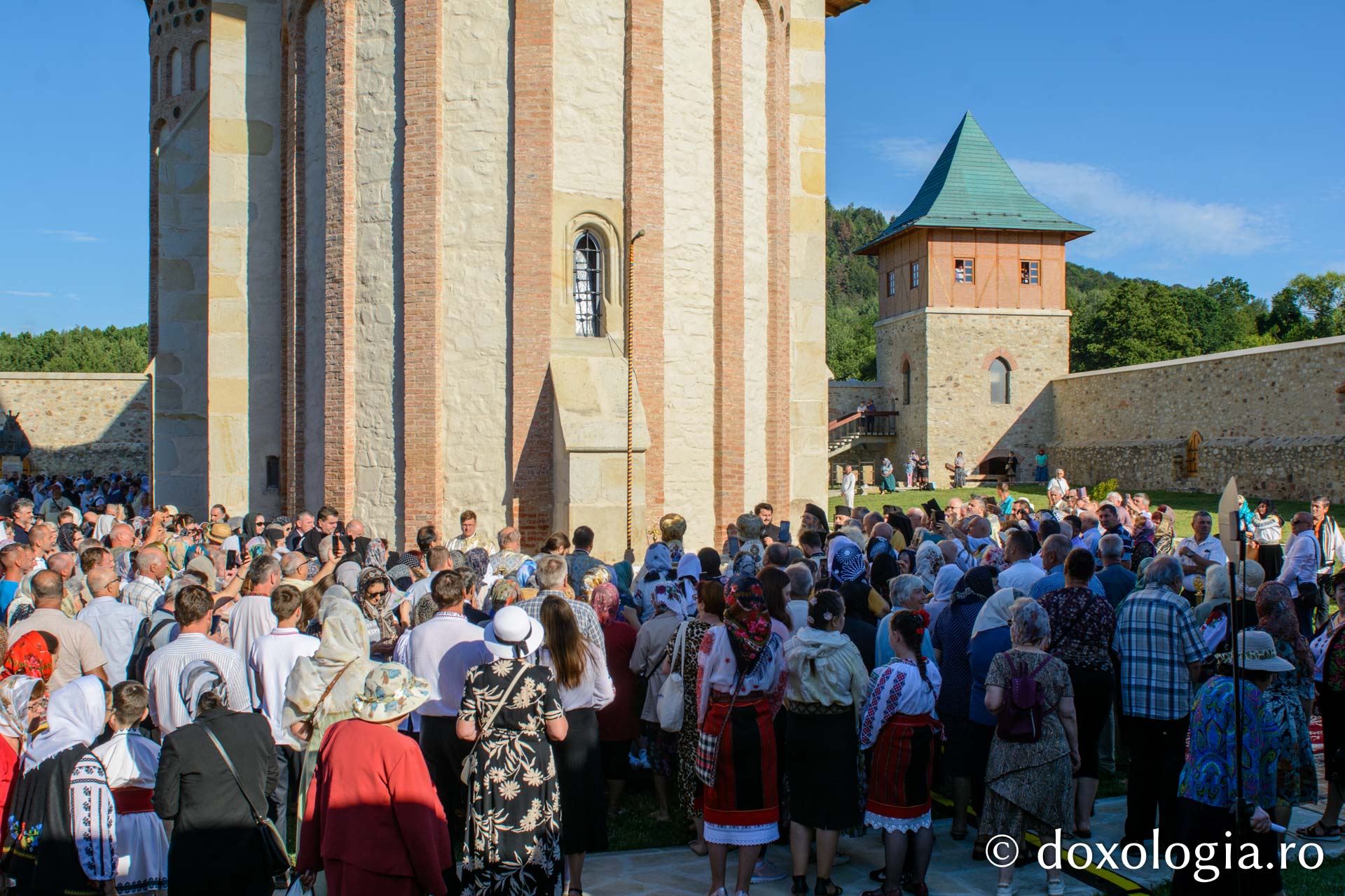 Locul de nevoință al Sfântului Chiriac de la Tazlău, resfințit de doi ierarhi