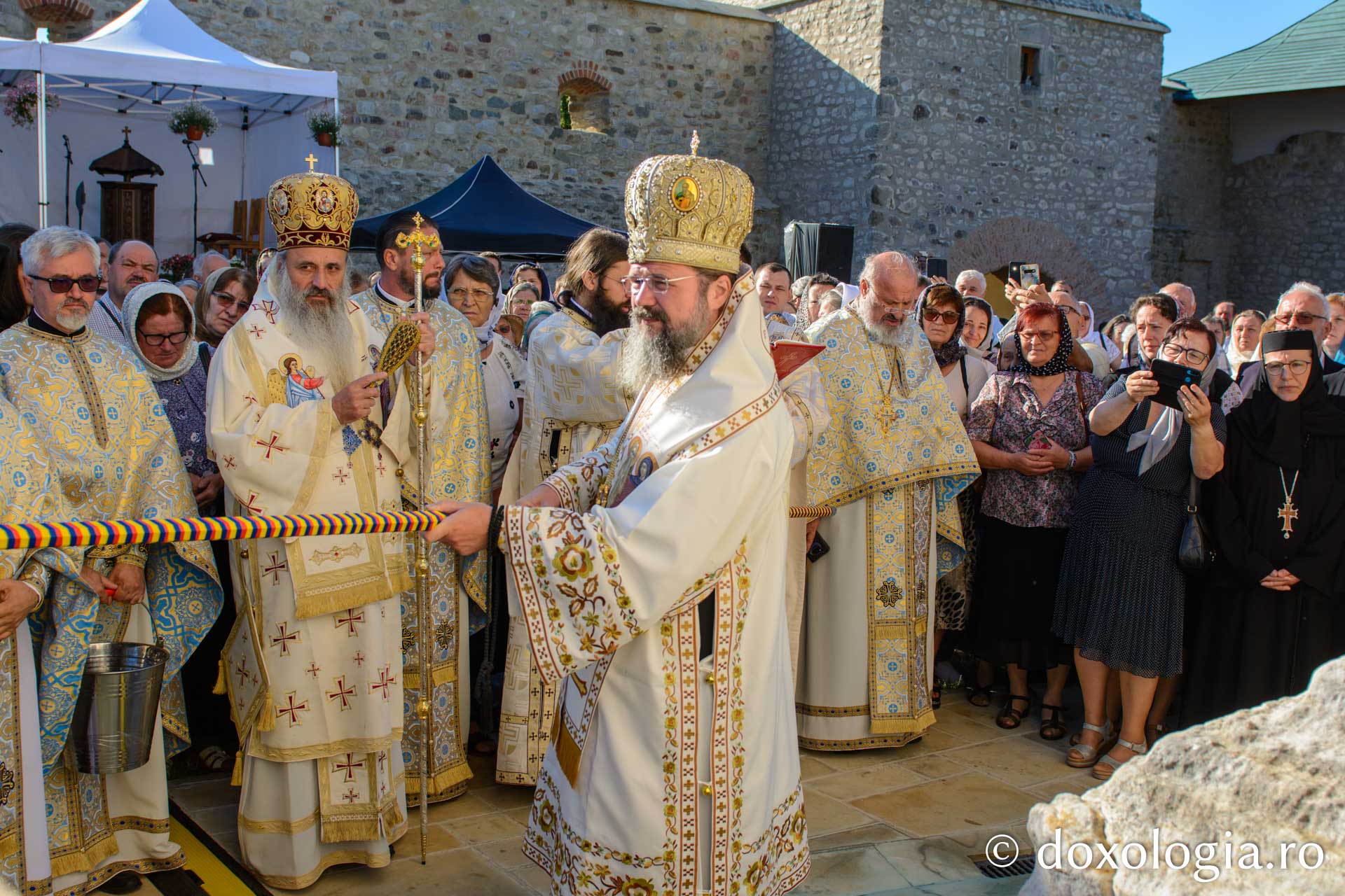 Locul de nevoință al Sfântului Chiriac de la Tazlău, resfințit de doi ierarhi