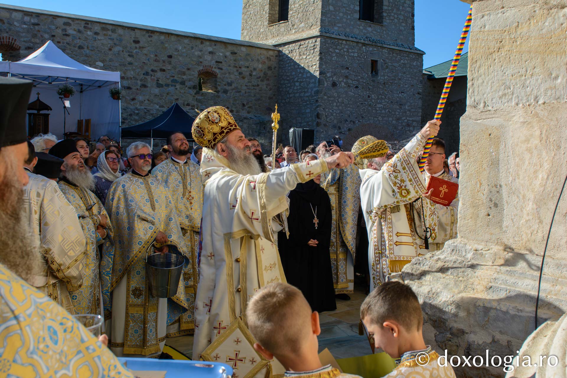 Locul de nevoință al Sfântului Chiriac de la Tazlău, resfințit de doi ierarhi