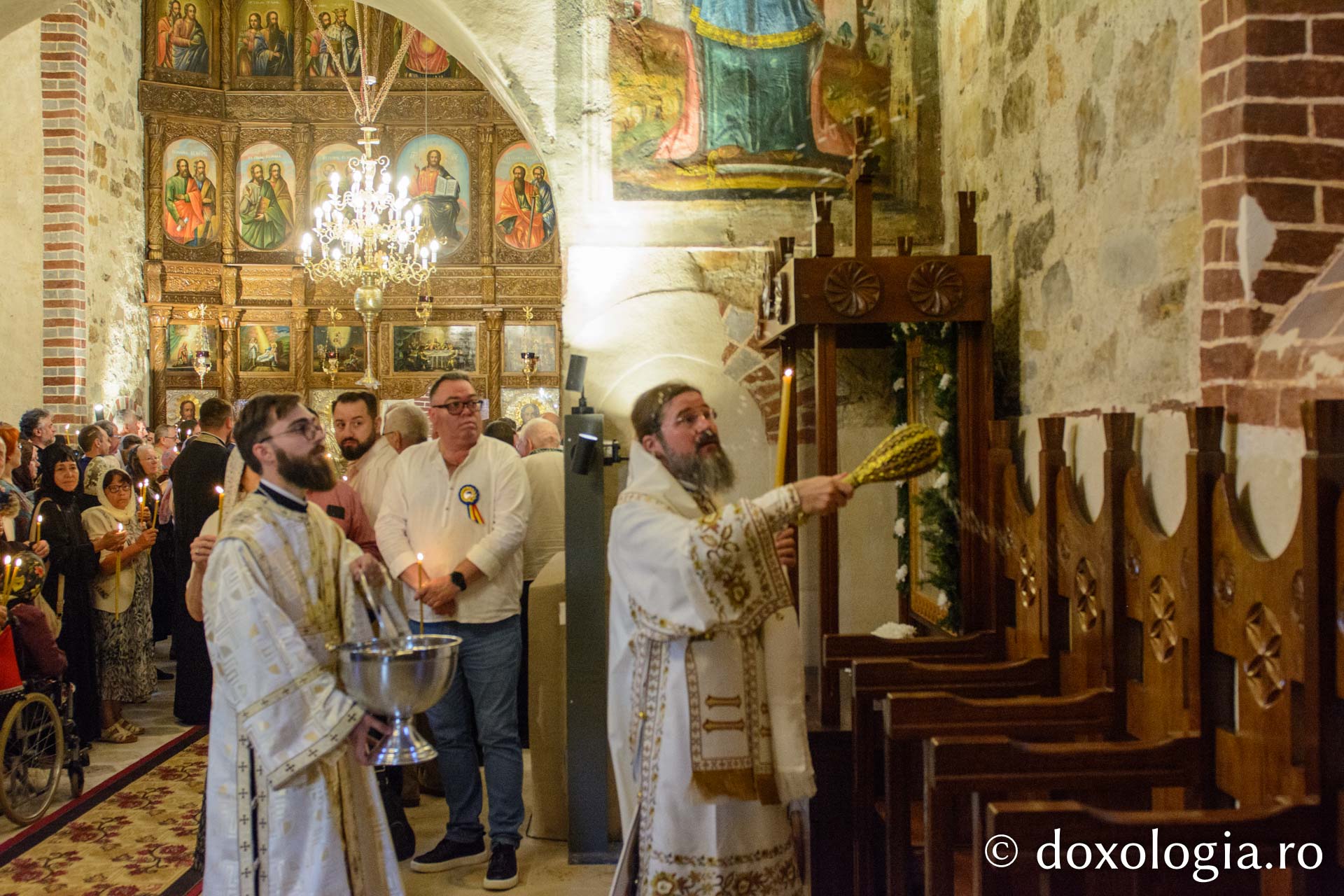 Locul de nevoință al Sfântului Chiriac de la Tazlău, resfințit de doi ierarhi