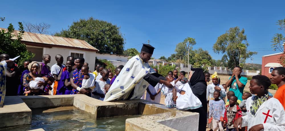 40 de botezuri la Centrul Misionar din Kidamali de sărbătoarea Sfinților Apostoli Petru și Pavel