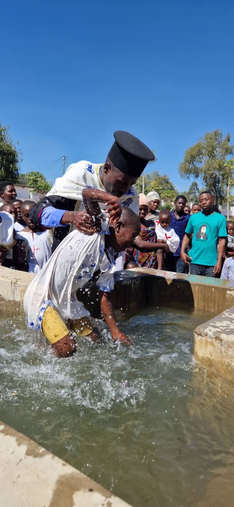 40 de botezuri la Centrul Misionar din Kidamali de sărbătoarea Sfinților Apostoli Petru și Pavel