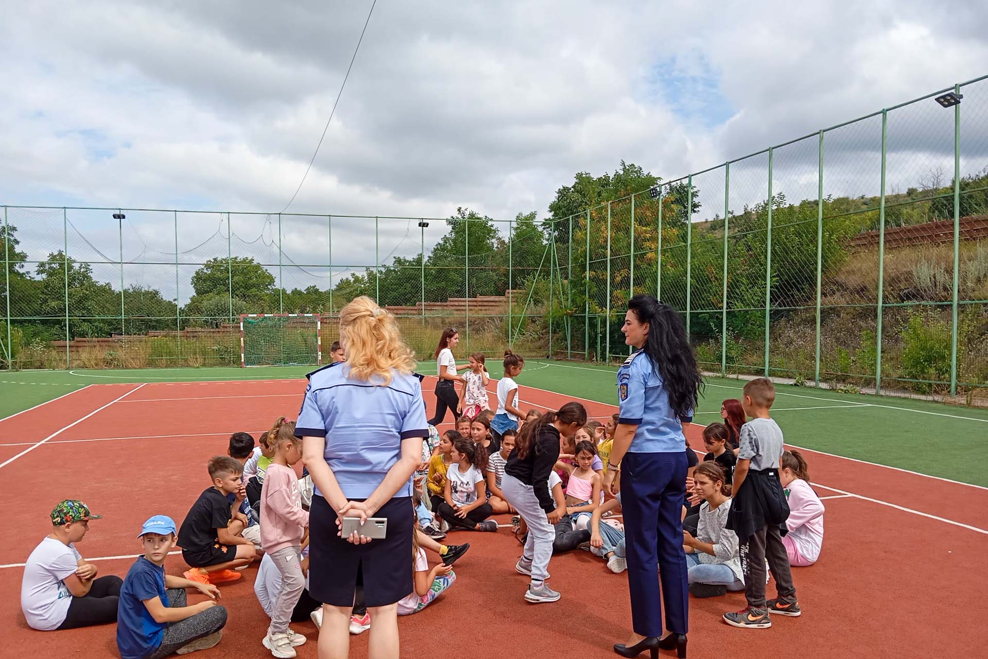 Copiii din taberele de vară ale Arhiepiscopiei Iașilor au participat la un curs despre siguranță