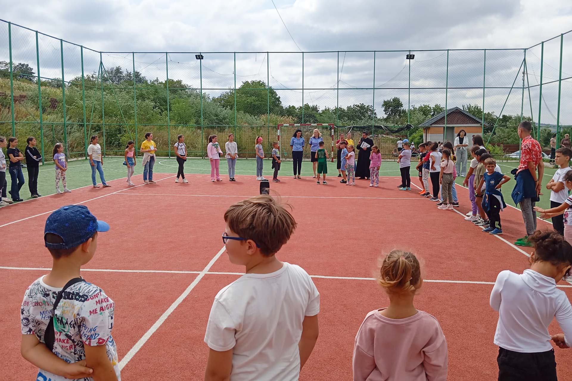 Copiii din taberele de vară ale Arhiepiscopiei Iașilor au participat la un curs despre siguranță