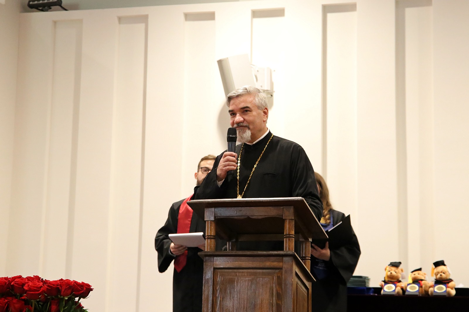 Foto: Flavius Popa Absolvenții Facultății de Teologie Ortodoxă din Iași au depus jurământul de credință