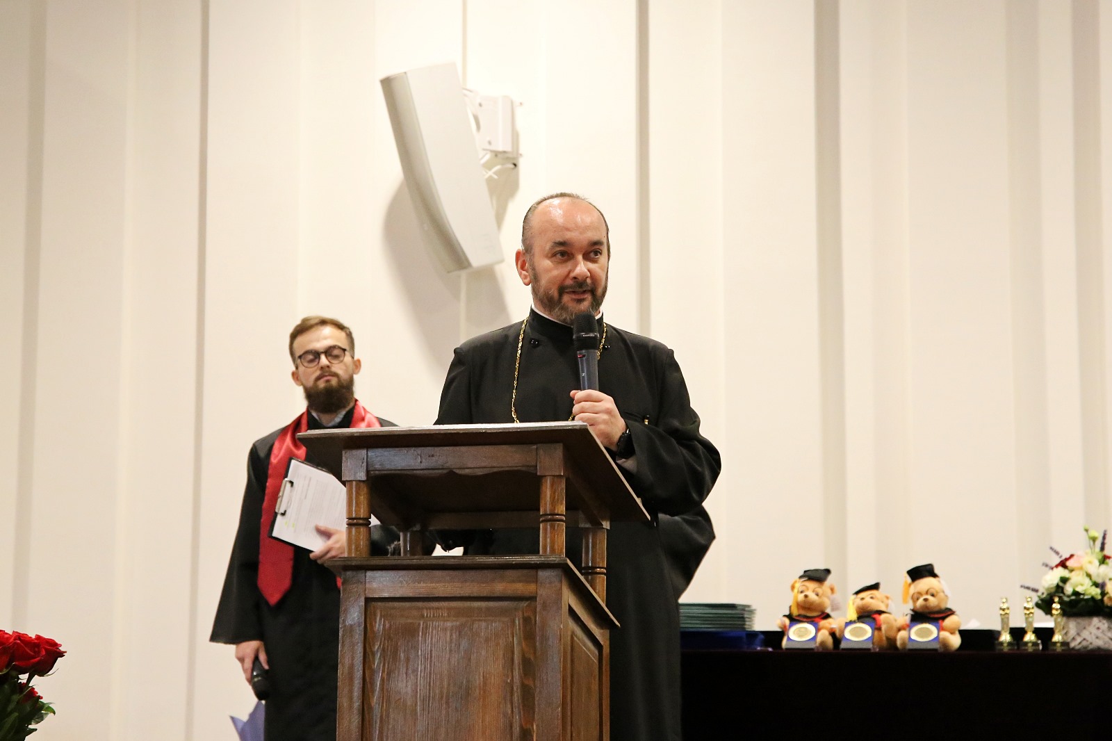 Foto: Flavius Popa Absolvenții Facultății de Teologie Ortodoxă din Iași au depus jurământul de credință