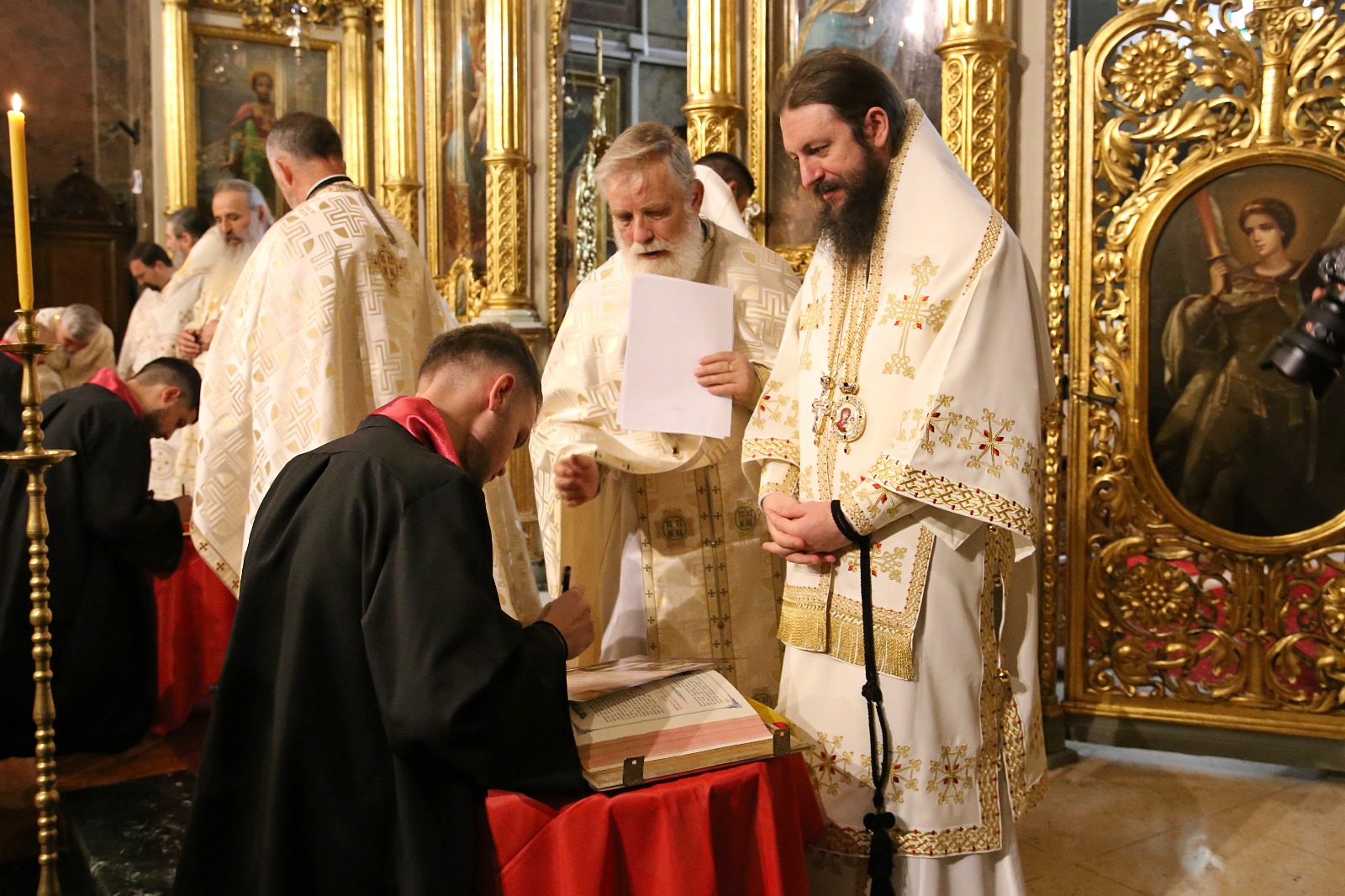 Foto: Flavius Popa Absolvenții Facultății de Teologie Ortodoxă din Iași au depus jurământul de credință