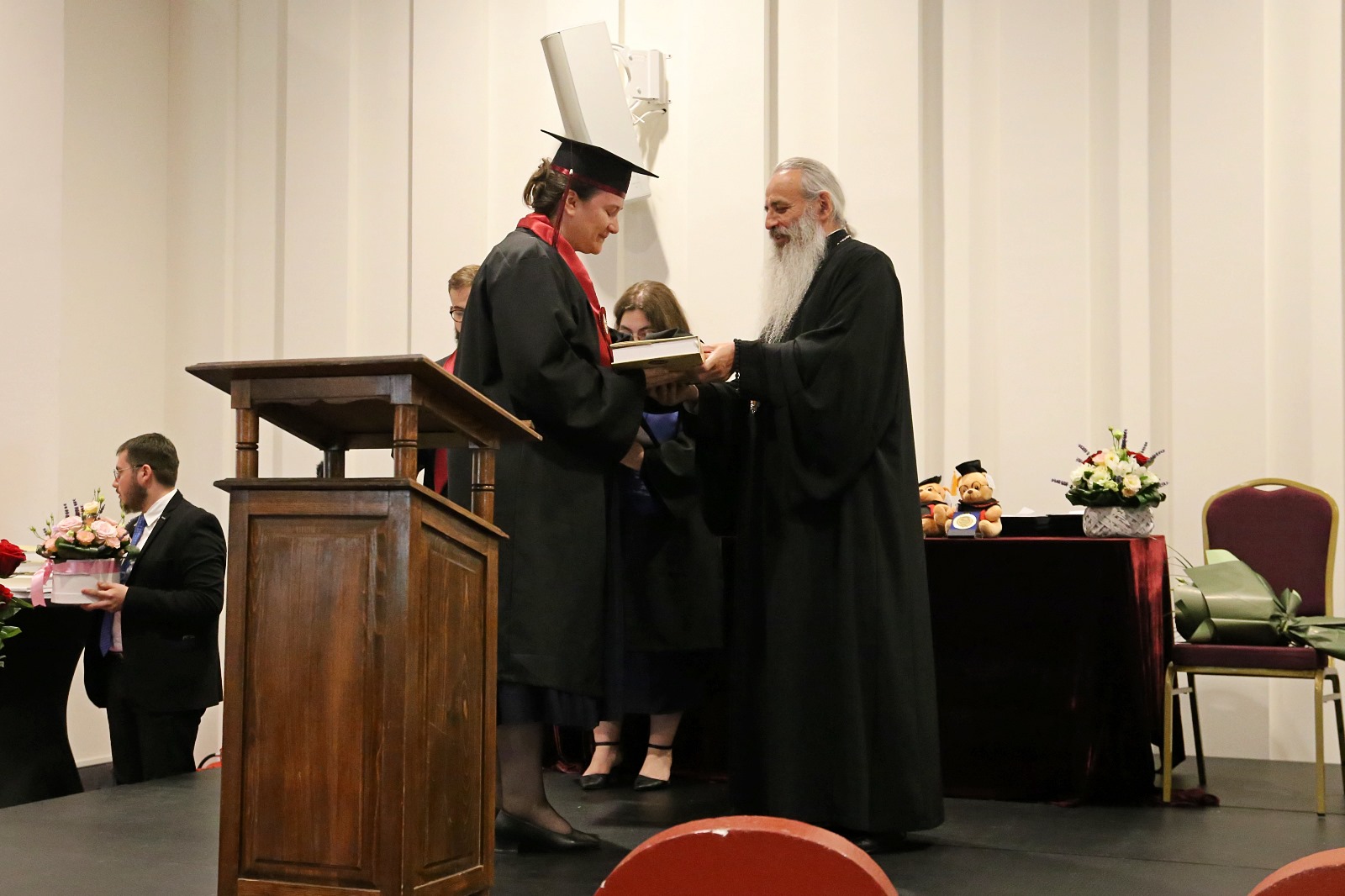 Foto: Flavius Popa Absolvenții Facultății de Teologie Ortodoxă din Iași au depus jurământul de credință