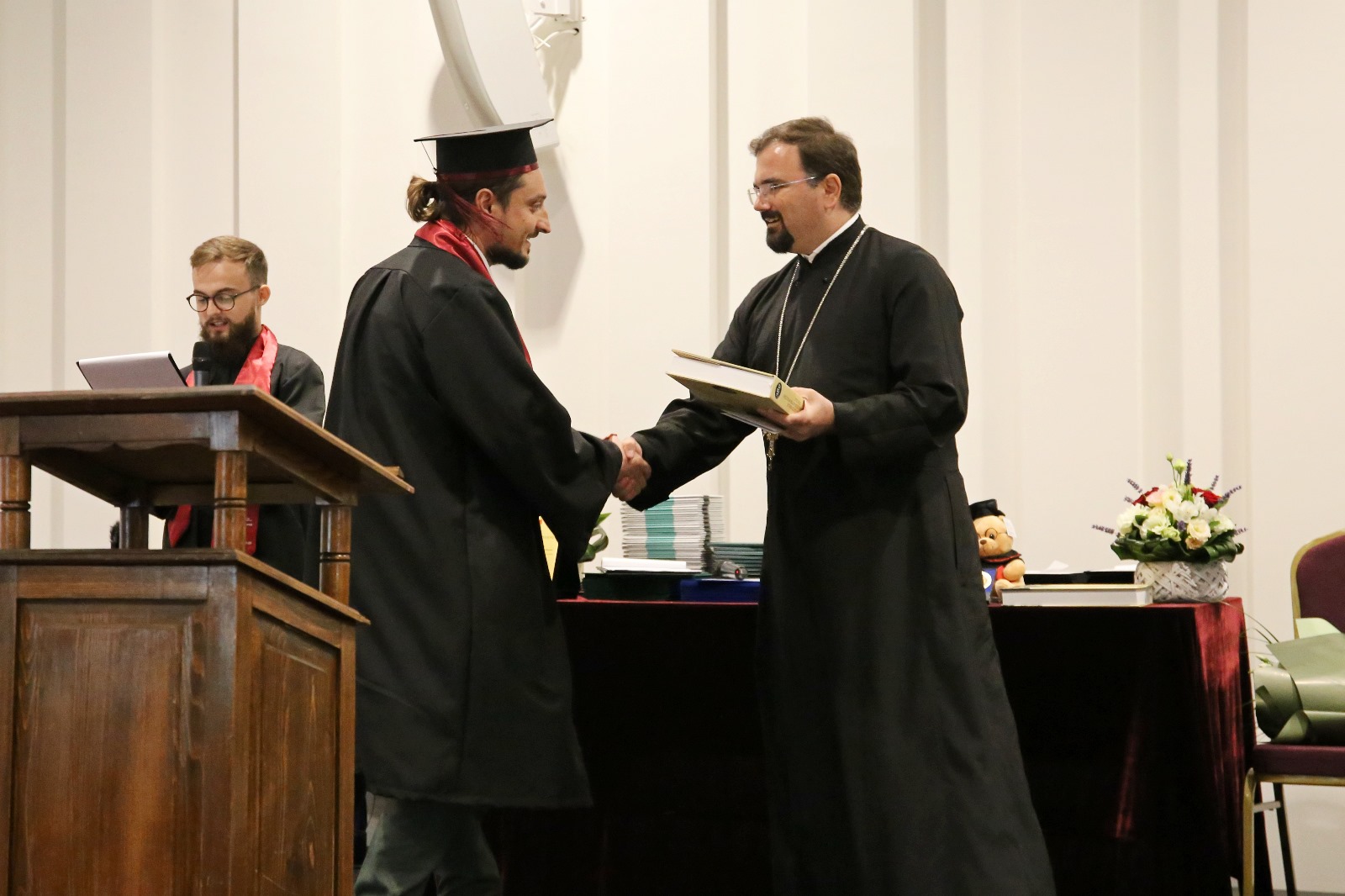 Foto: Flavius Popa Absolvenții Facultății de Teologie Ortodoxă din Iași au depus jurământul de credință