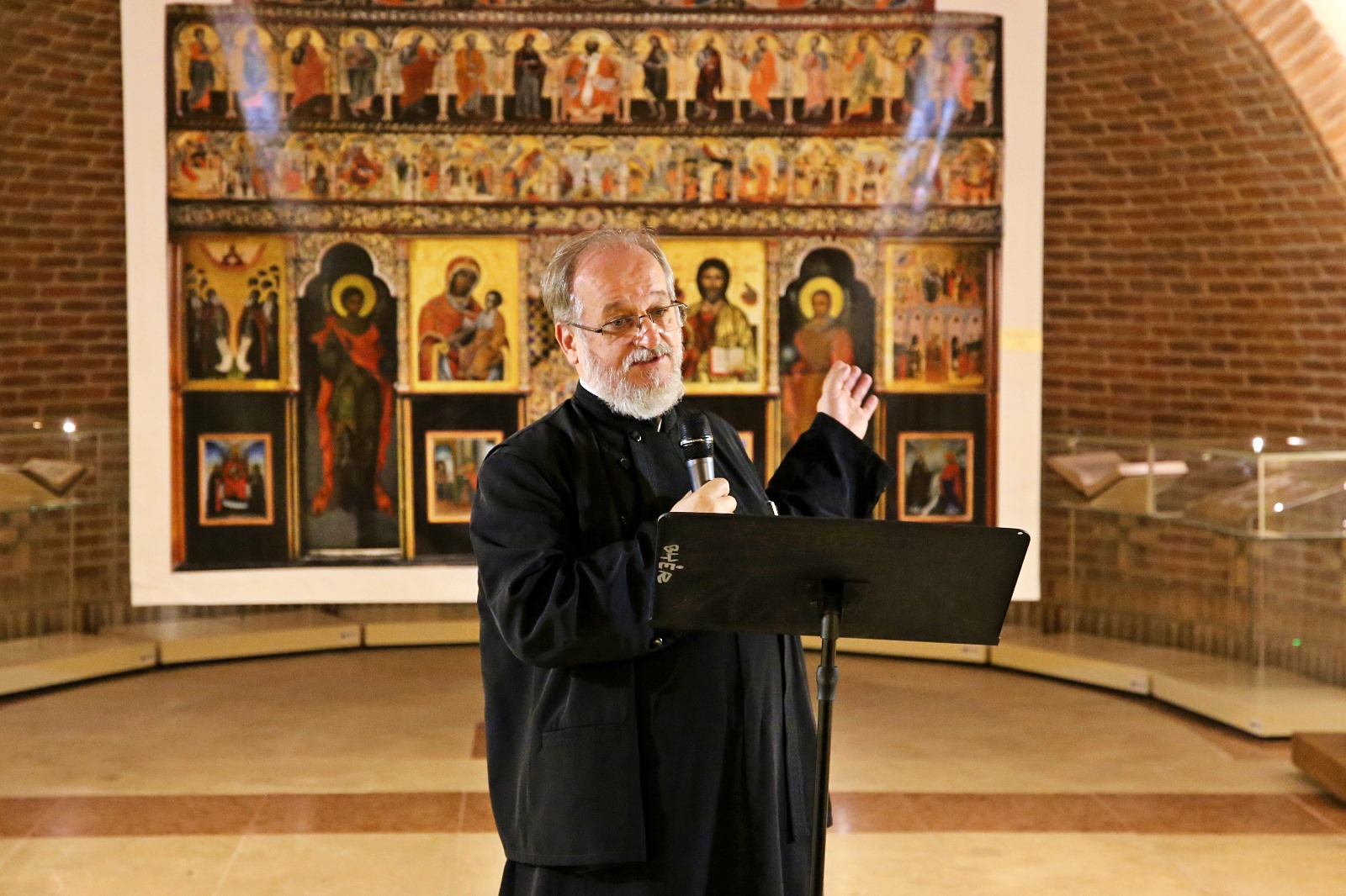 Foto: Flavius Popa Obiectele Sfântului Pahomie de la Gledin, expuse la Muzeul Mitropolitan din Iași