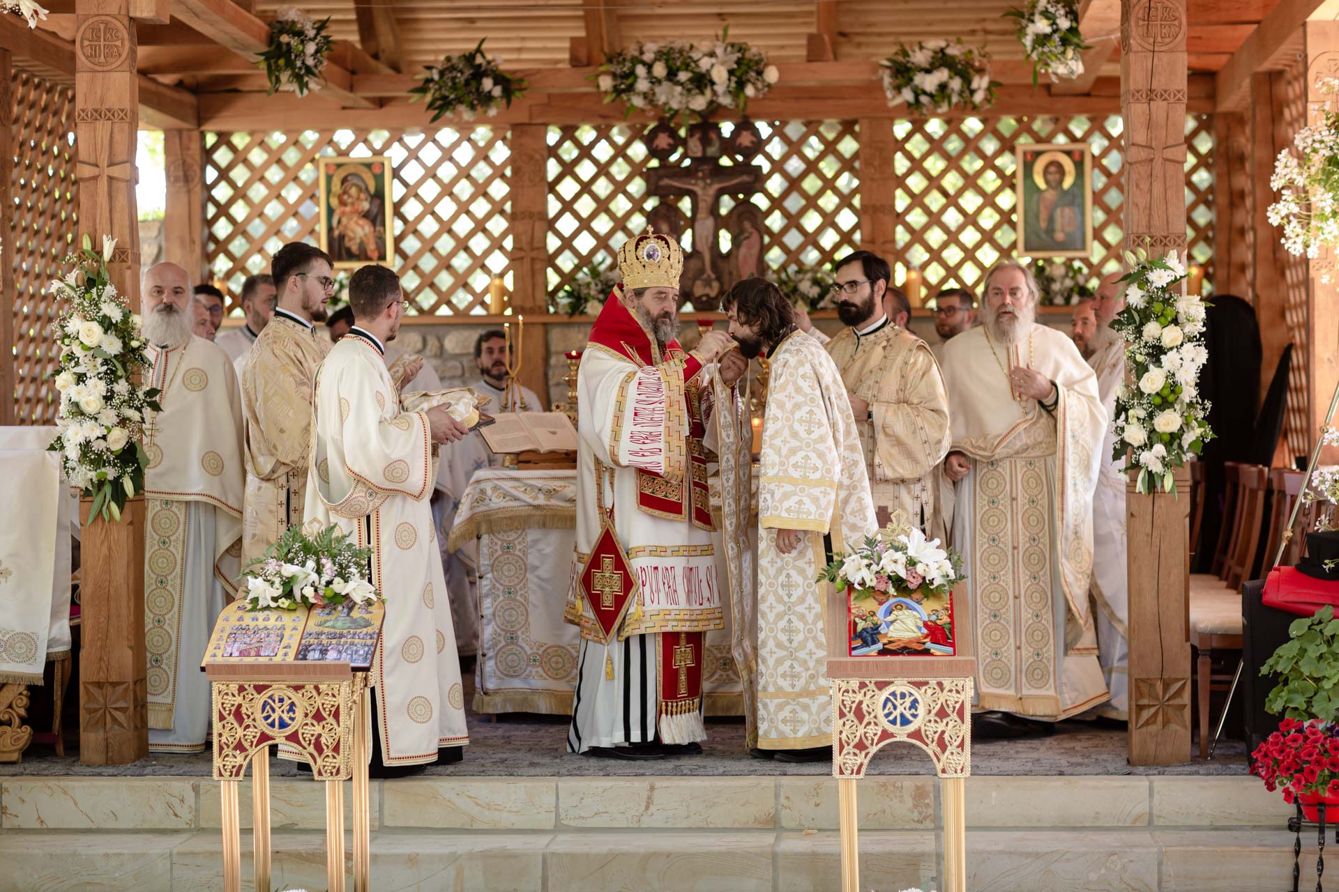Hirotonie întru preot și hram la Mănăstirea Bucium