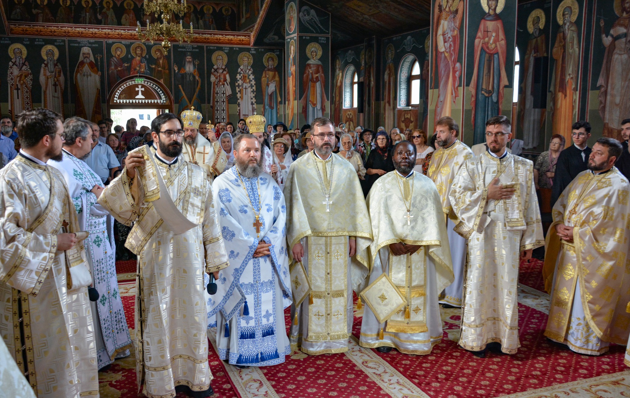 Hram la Biserica „Sfântul Voievod Ștefan cel Mare” din Iași | Slujbă arhierească și concert de muzică psaltică