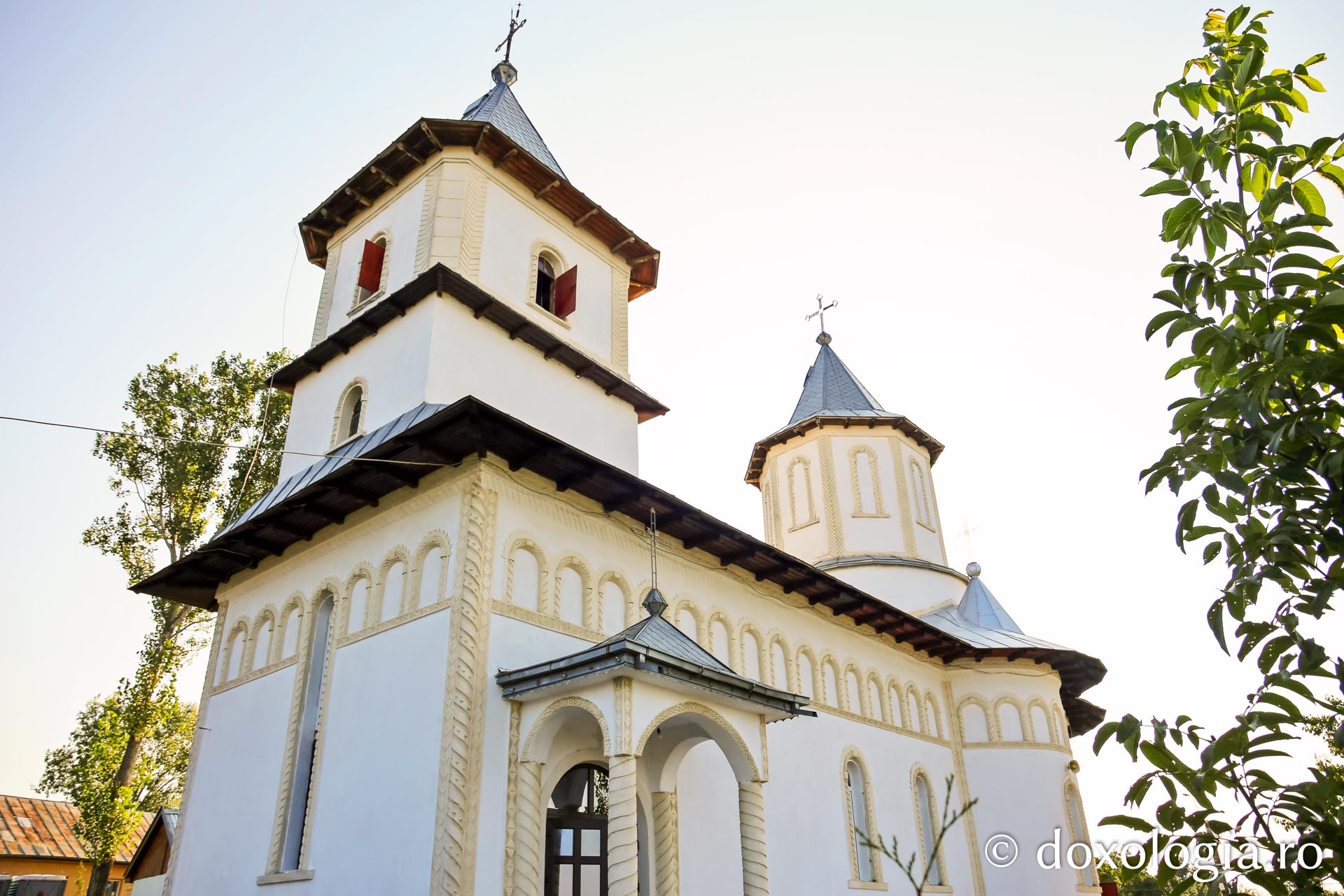 O biserică din orașul Podu Iloaiei, sfințită cu prilejul hramului